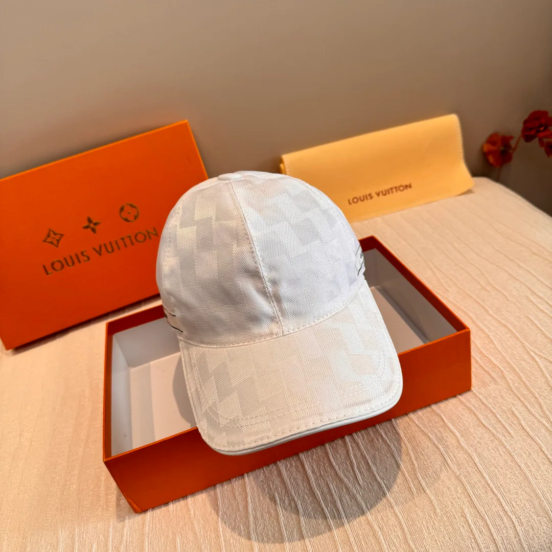 Hats LOUIS VUITTON 18105212