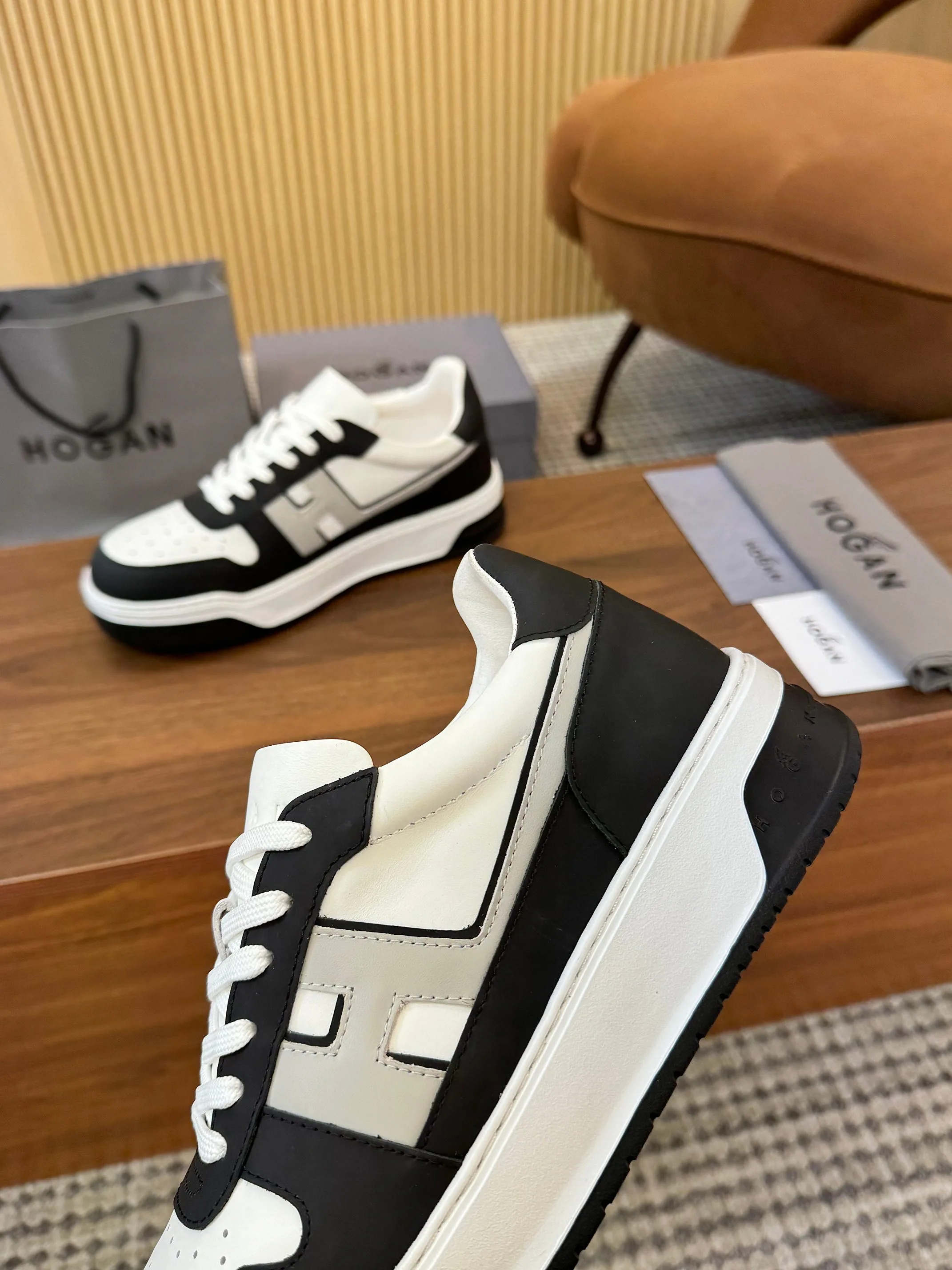 Women's Sneakers HOGAN 17827627