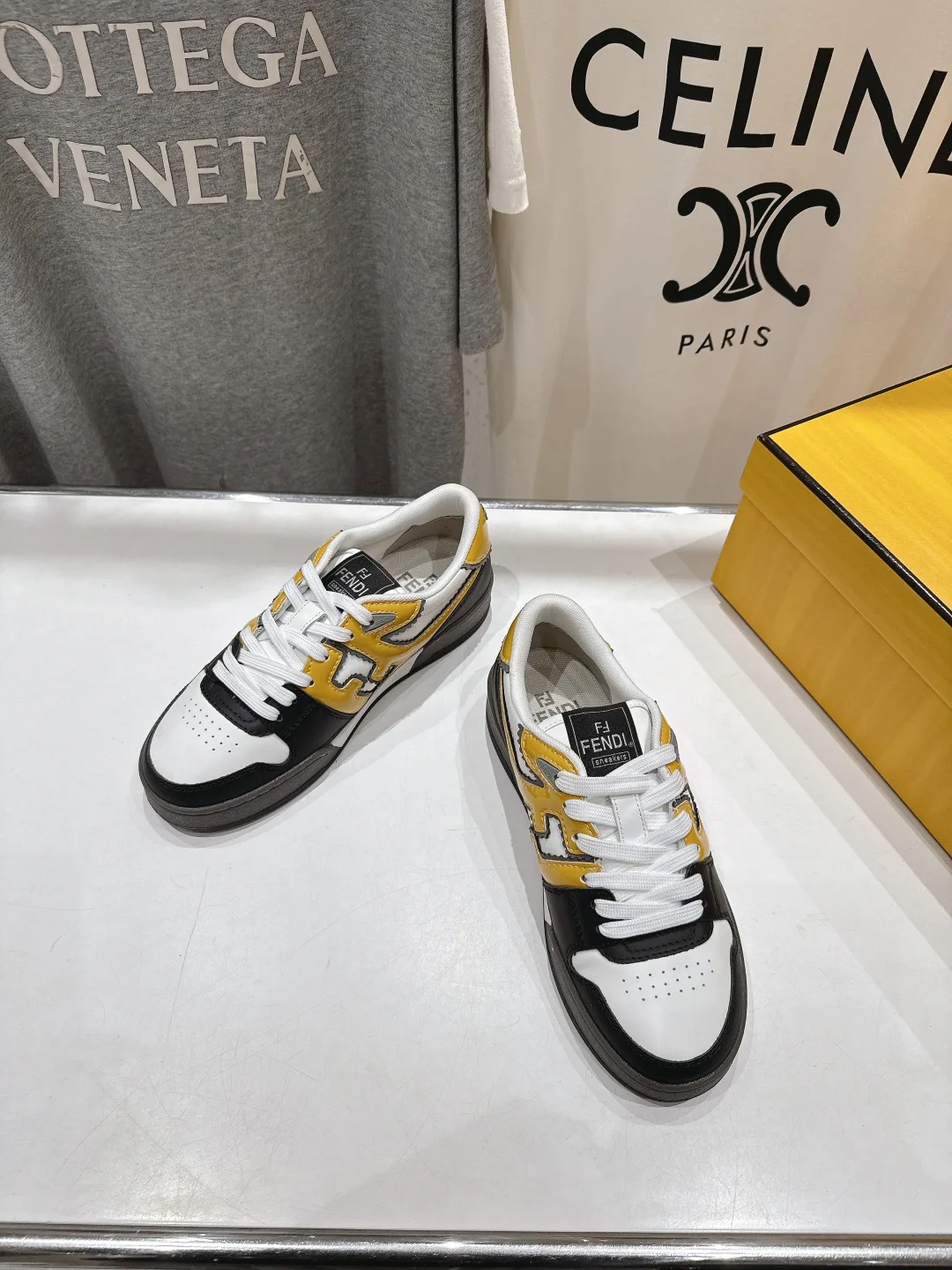Women's Sneakers FENDI 17908429