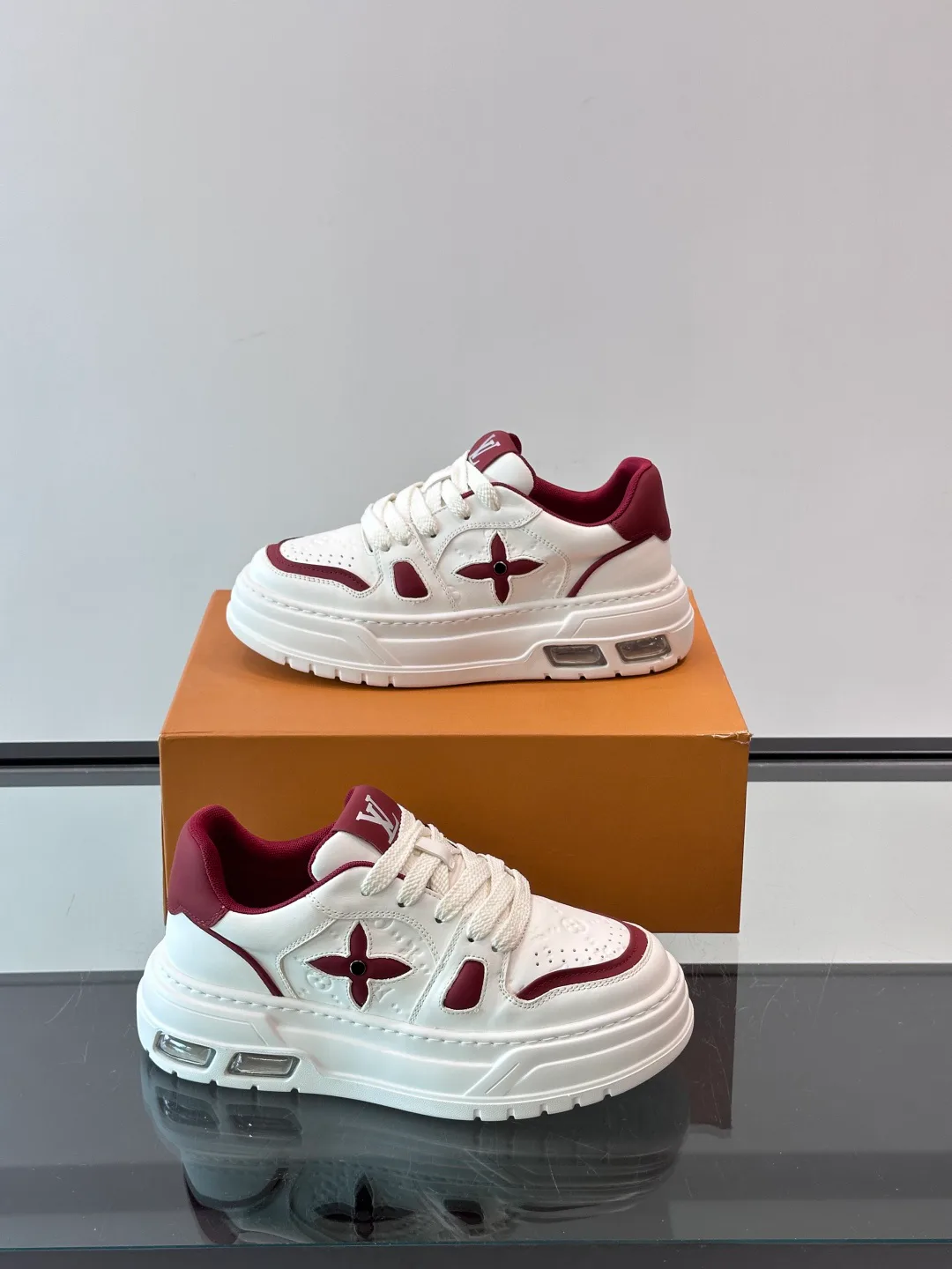 Men's Sneakers LOUIS VUITTON 18500678