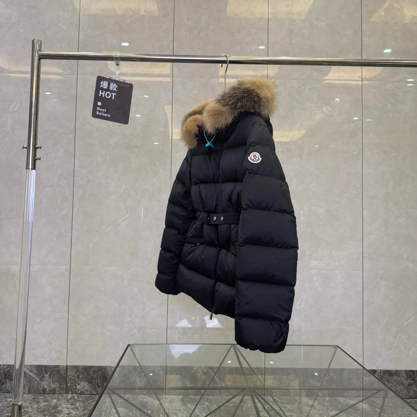 Women's Jackets And Down Jackets MONCLER 17949904