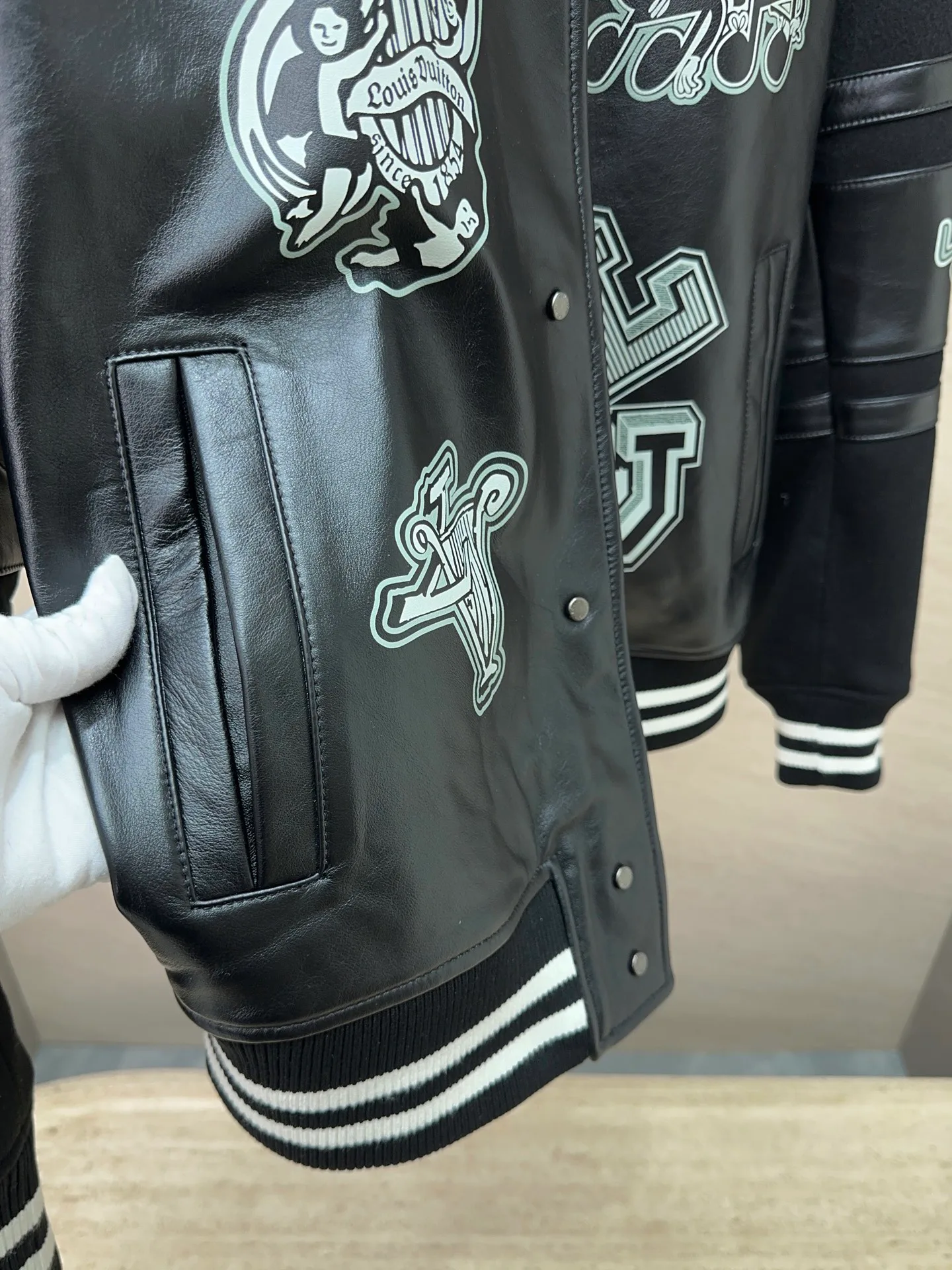 Куртки И Пуховики Мужские Louis Vuitton 18561408