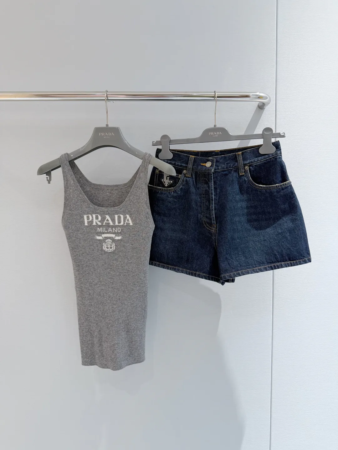 Women's Shorts PRADA 18050204