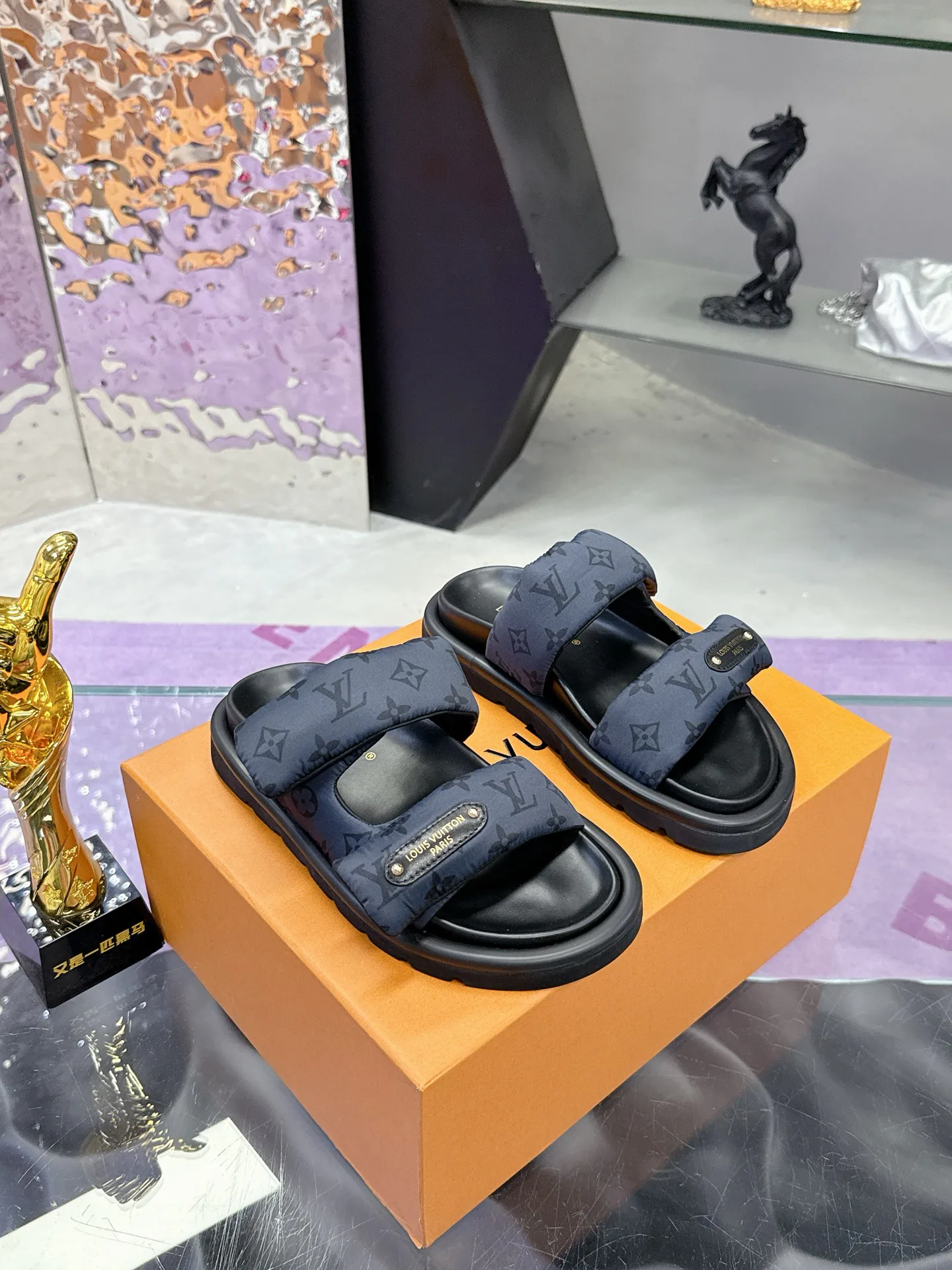 Women's Flip-Flops LOUIS VUITTON 17530458