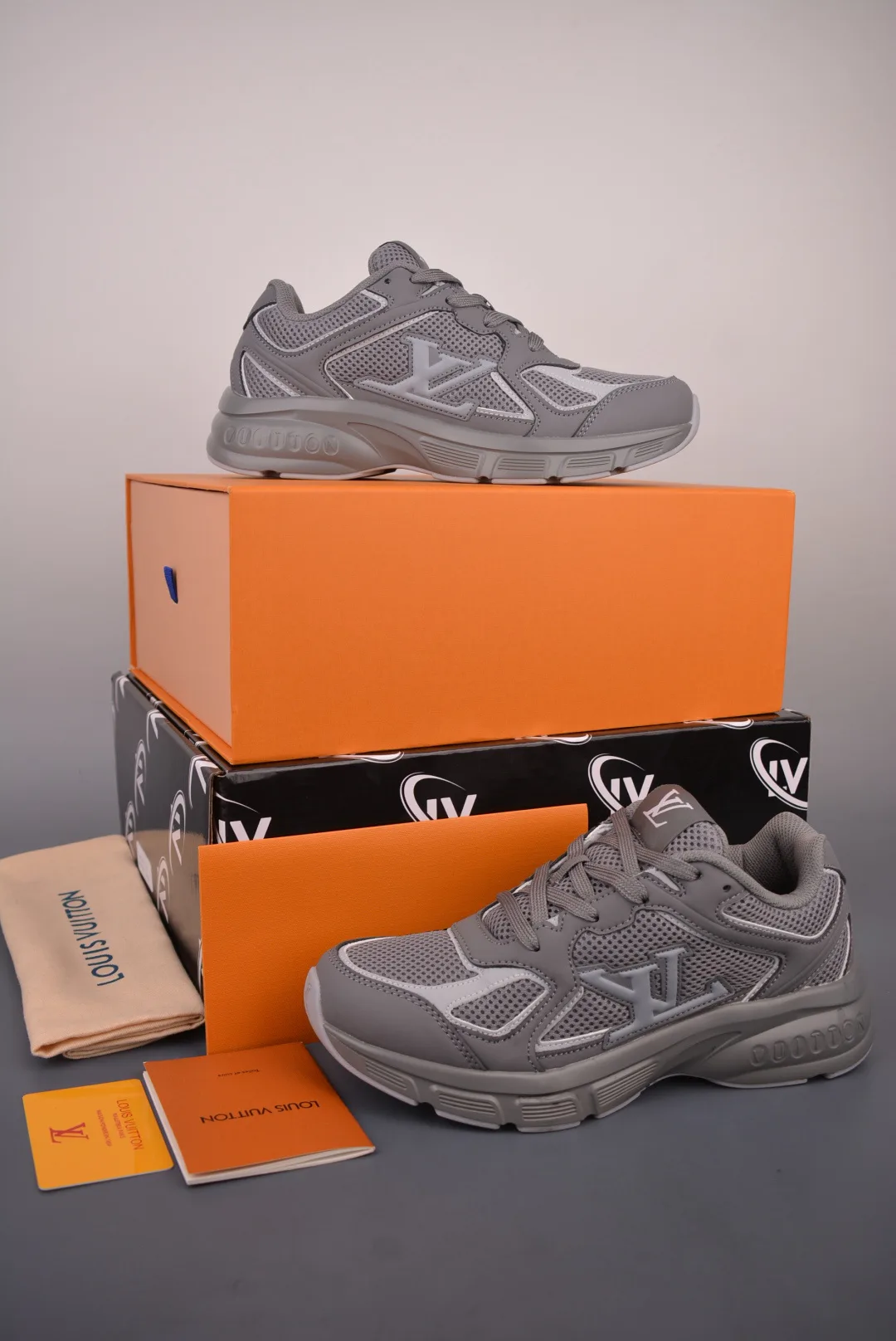 Men's Sneakers LOUIS VUITTON 17429981