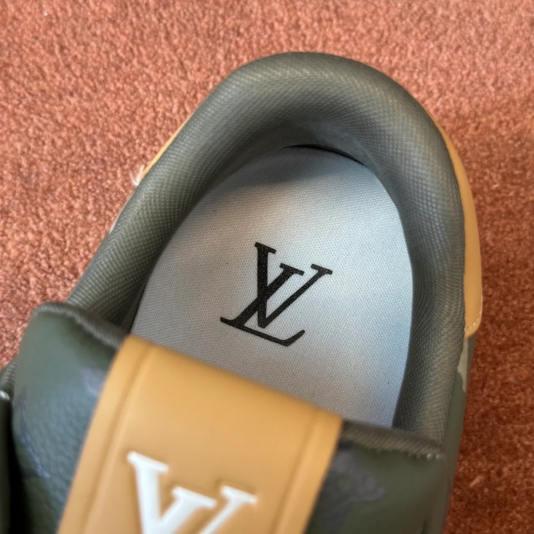 Men's Sneakers LOUIS VUITTON 18039933