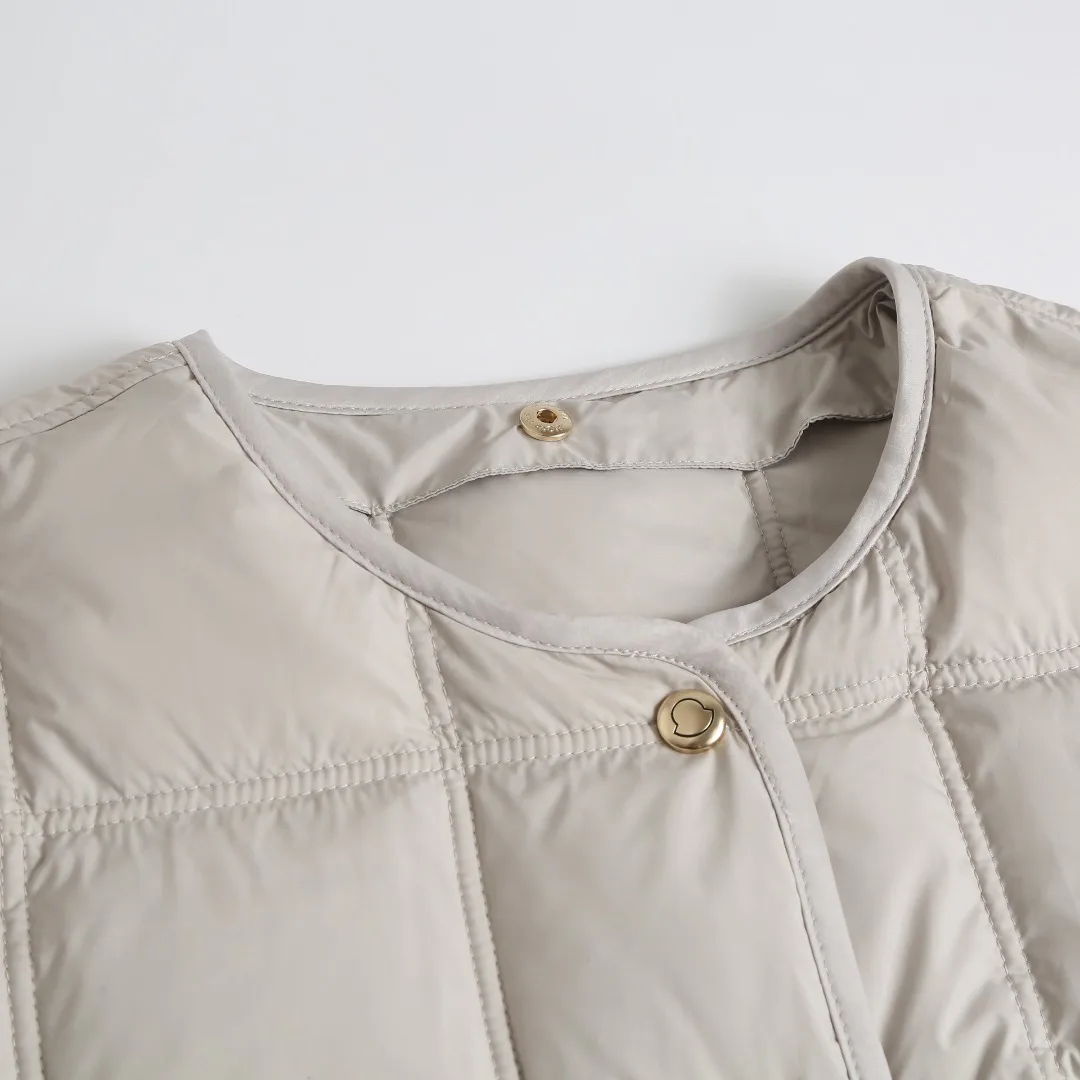 Women's Jackets And Down Jackets MONCLER 17883648