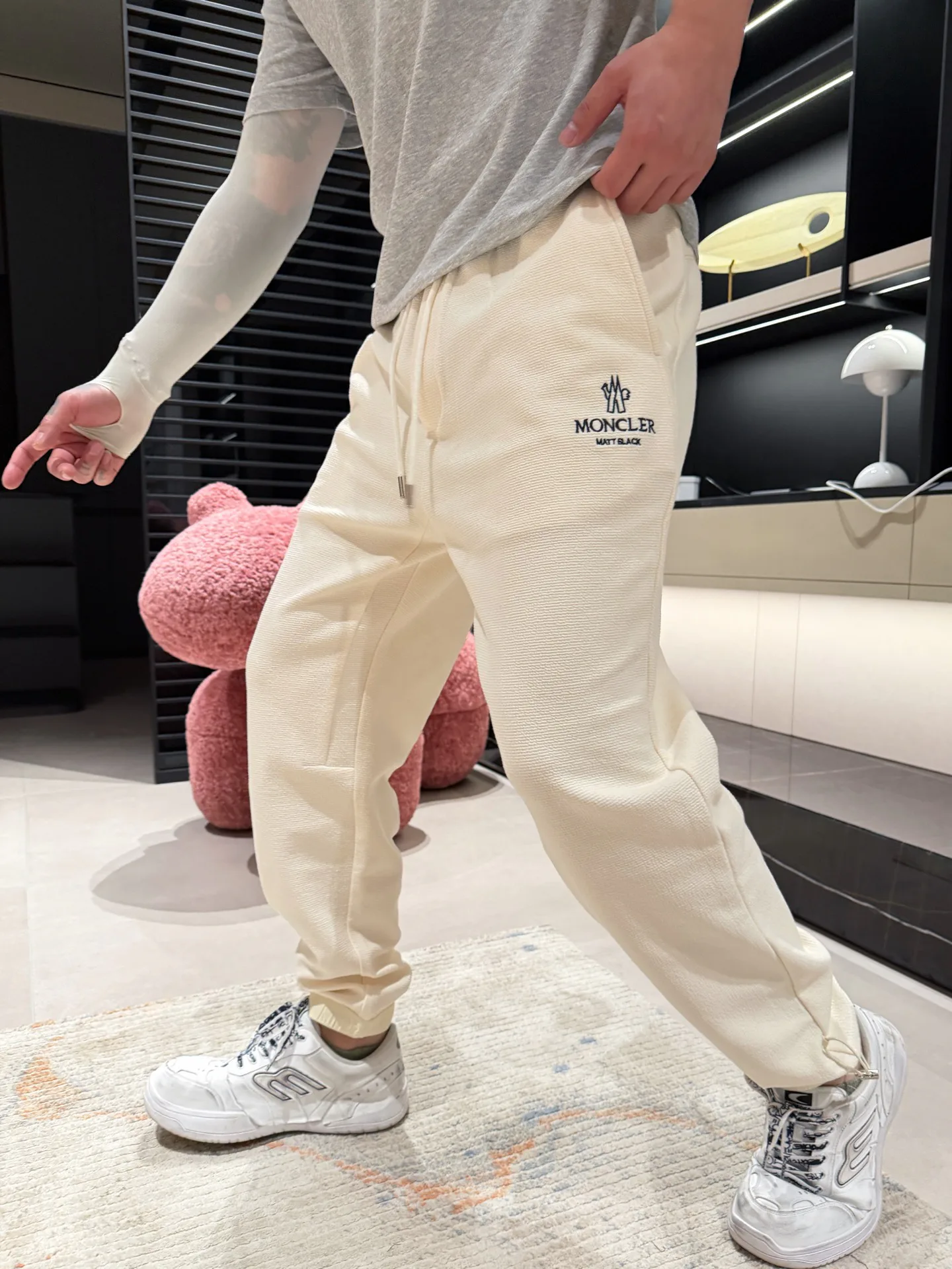Men's Trousers MONCLER 18499669