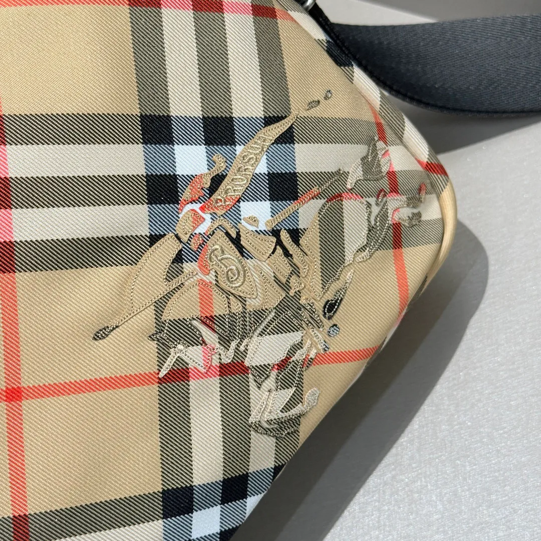 Women's Shoulder Bags BURBERRY 17949137