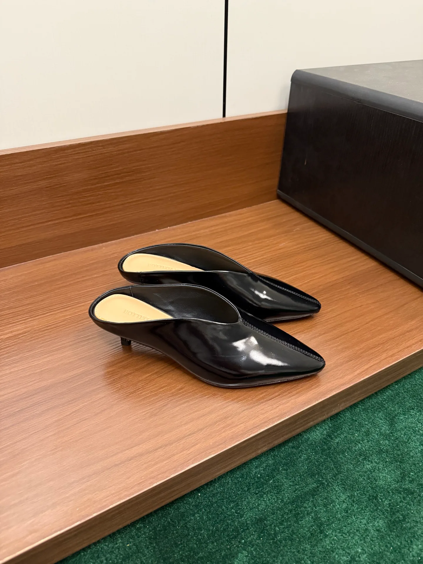Women's Mules And Clogs BOTTEGA VENETA 17816992