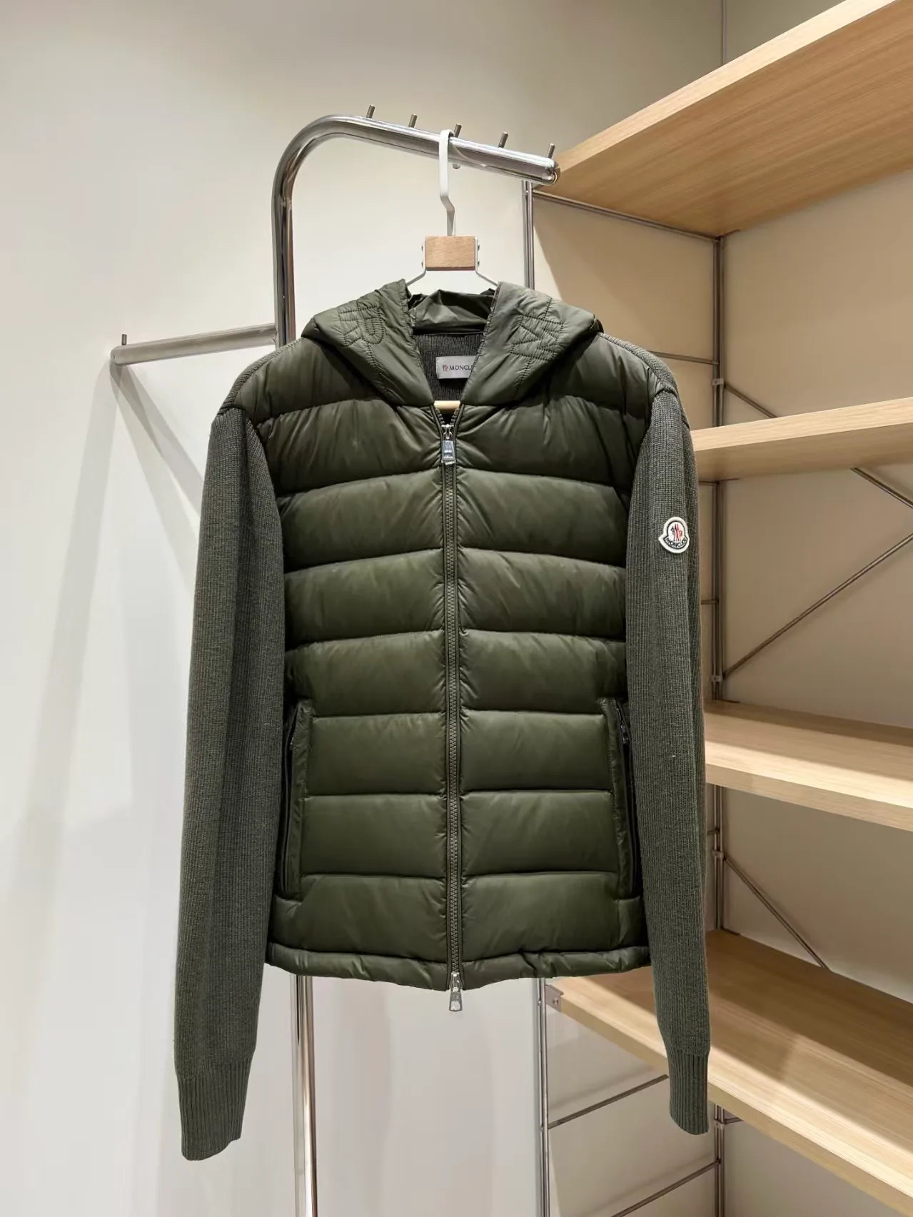 Women's Jackets And Down Jackets MONCLER 18131383