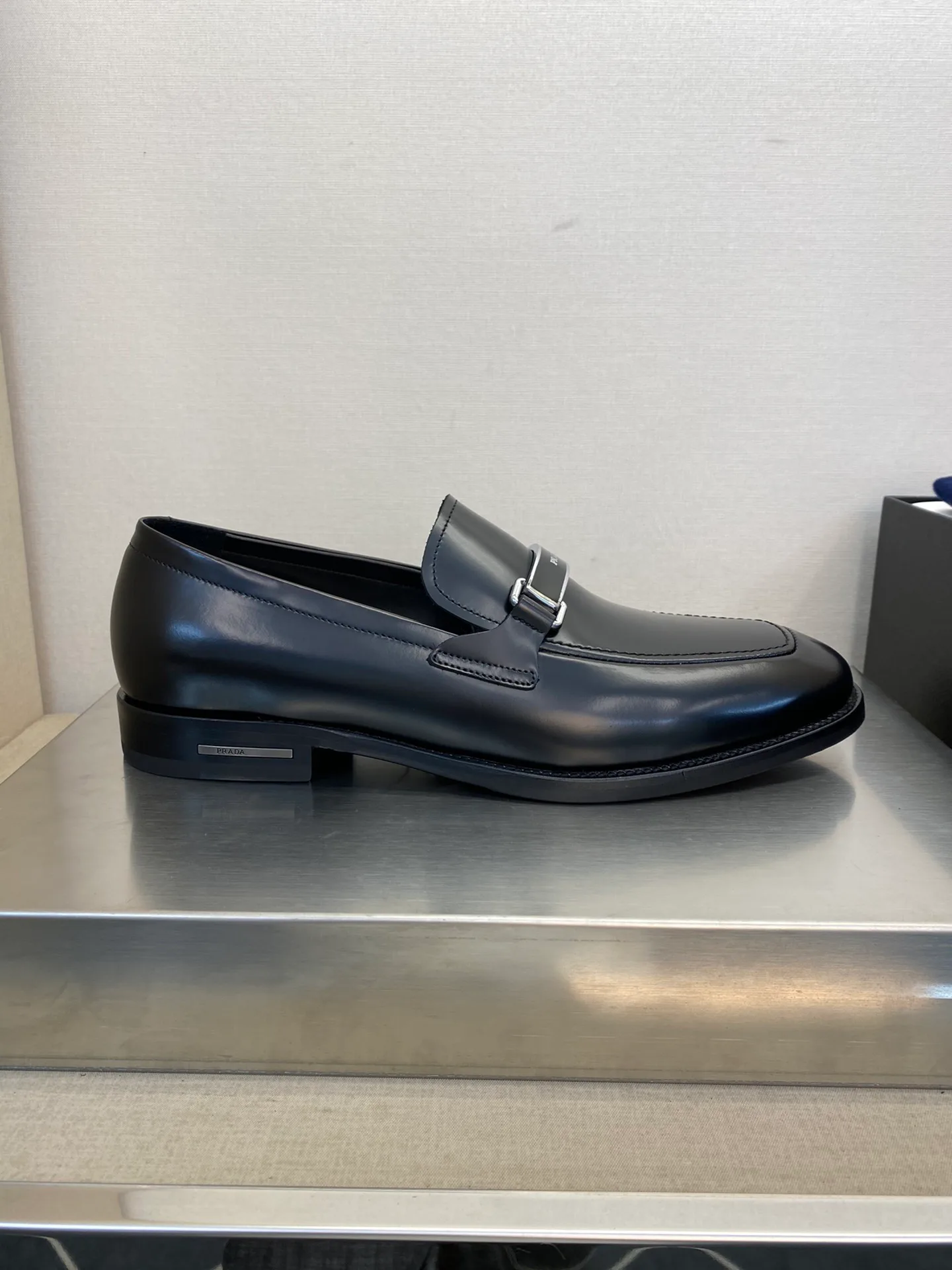 Men's Loafers And Dress Shoes PRADA 18079113