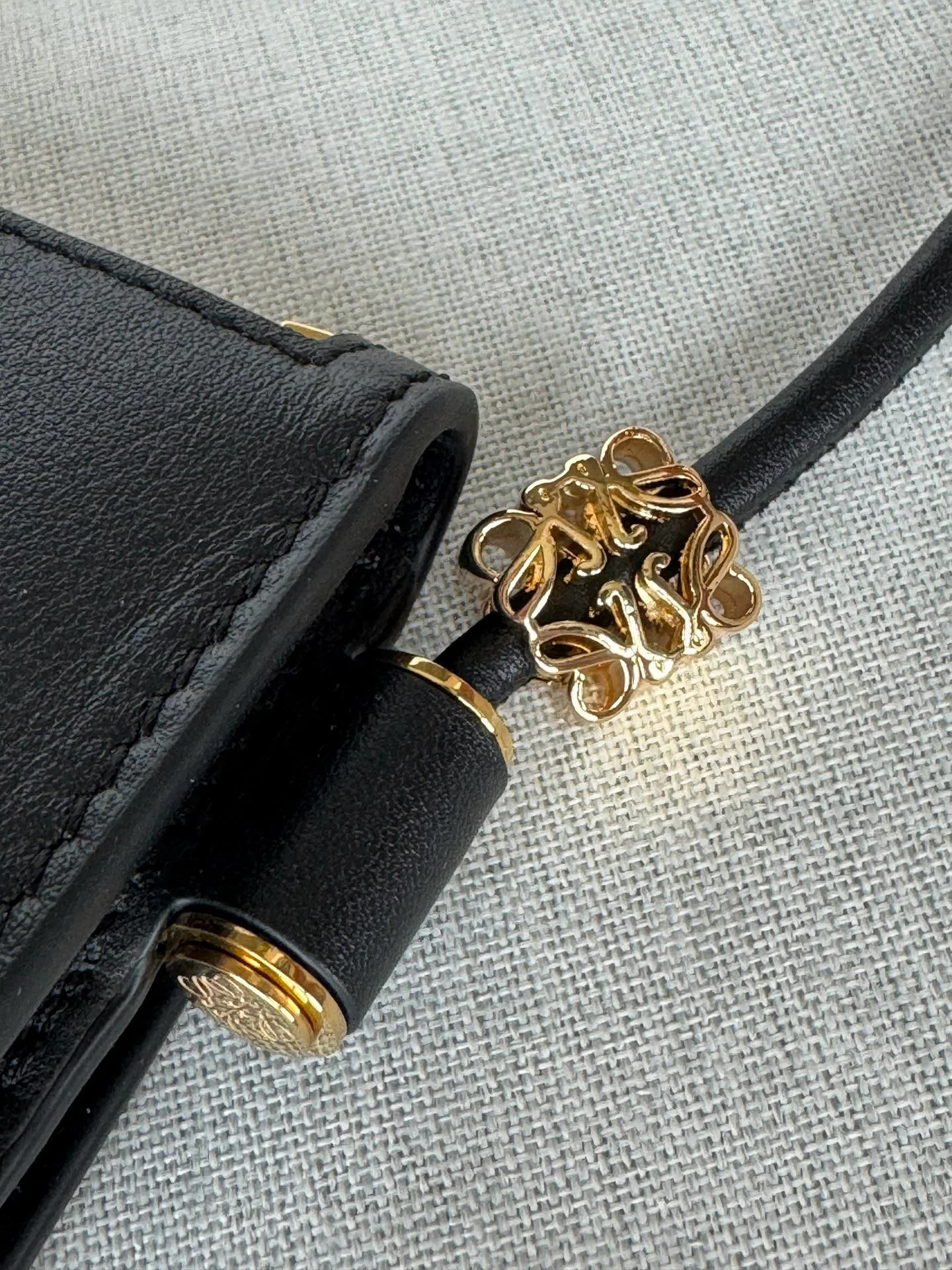 Women's Classic Handbags LOEWE 17551014