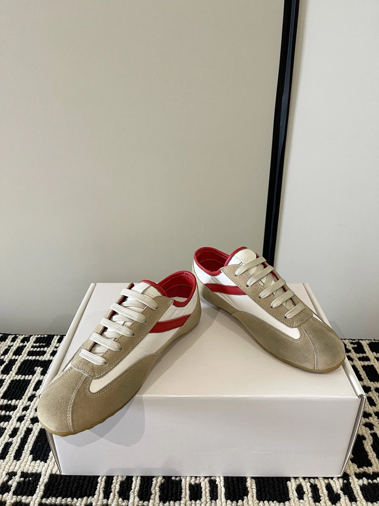 Women's Sneakers ALEXANDER MCQUEEN 18386253