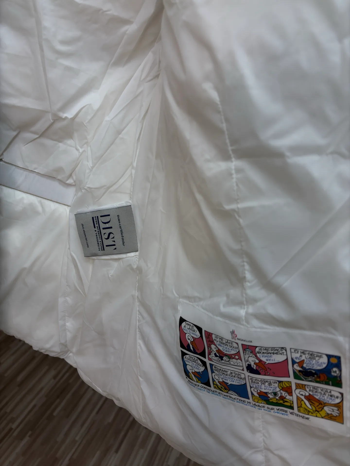 Women's Jackets And Down Jackets MONCLER 18335640