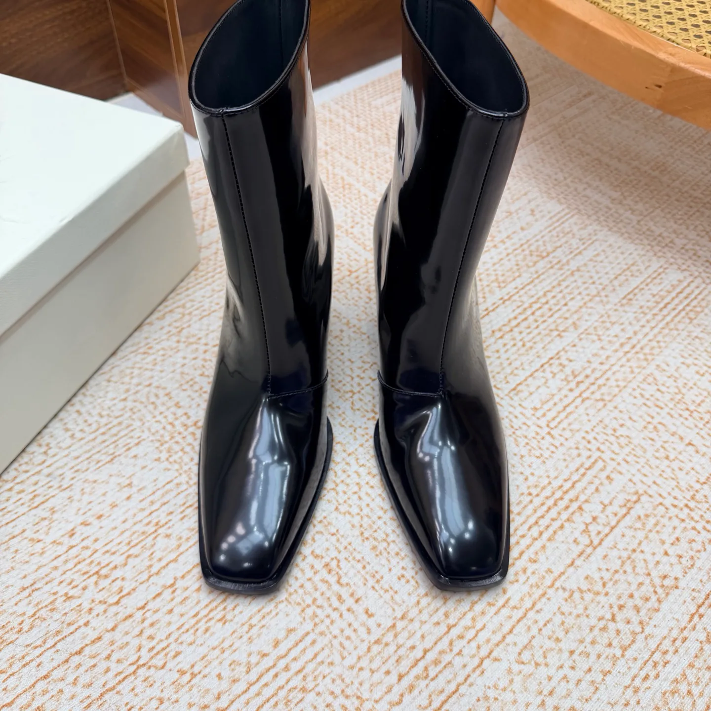 Women's Booties SAINT LAURENT 18104628