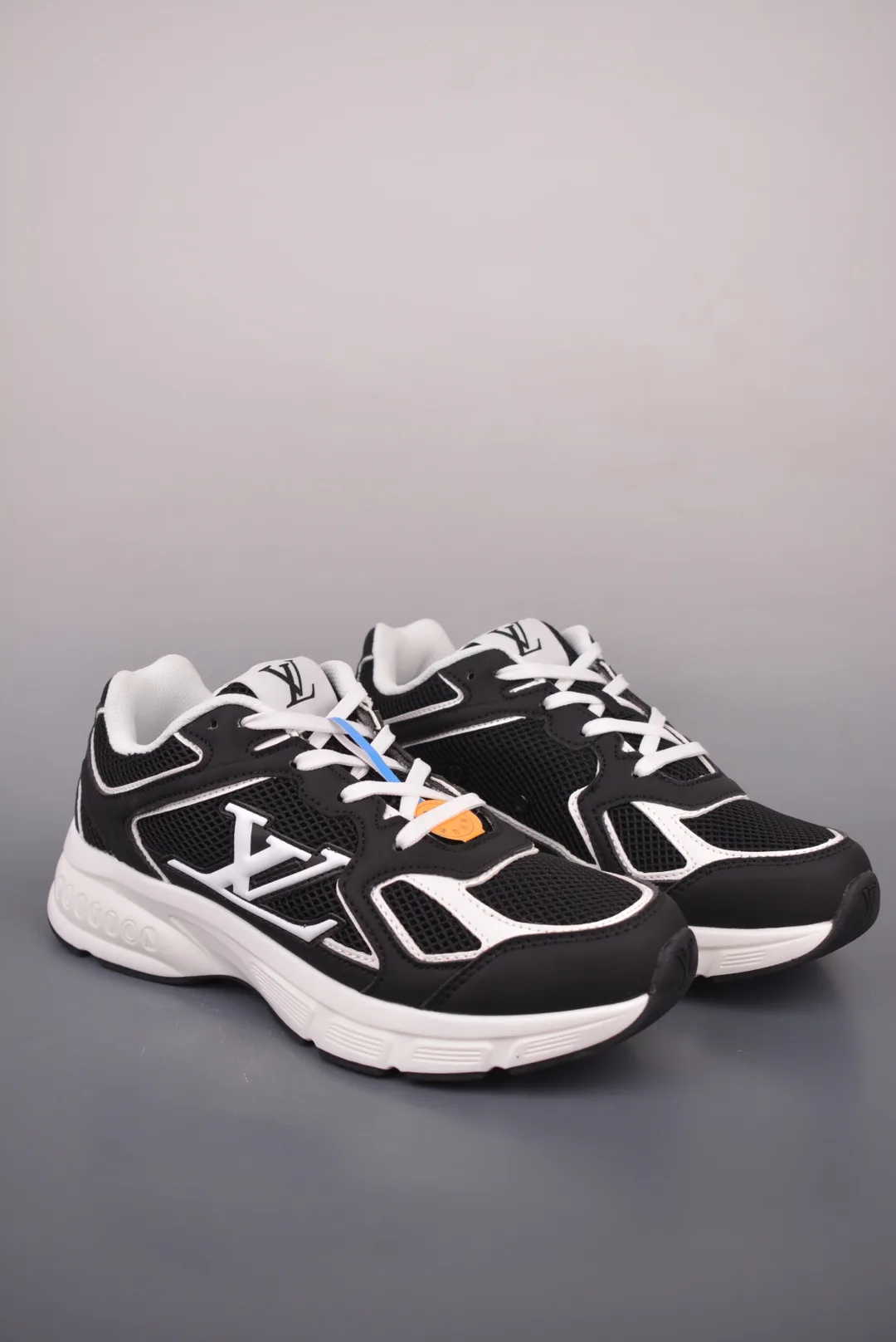 Women's Sneakers LOUIS VUITTON 17429979