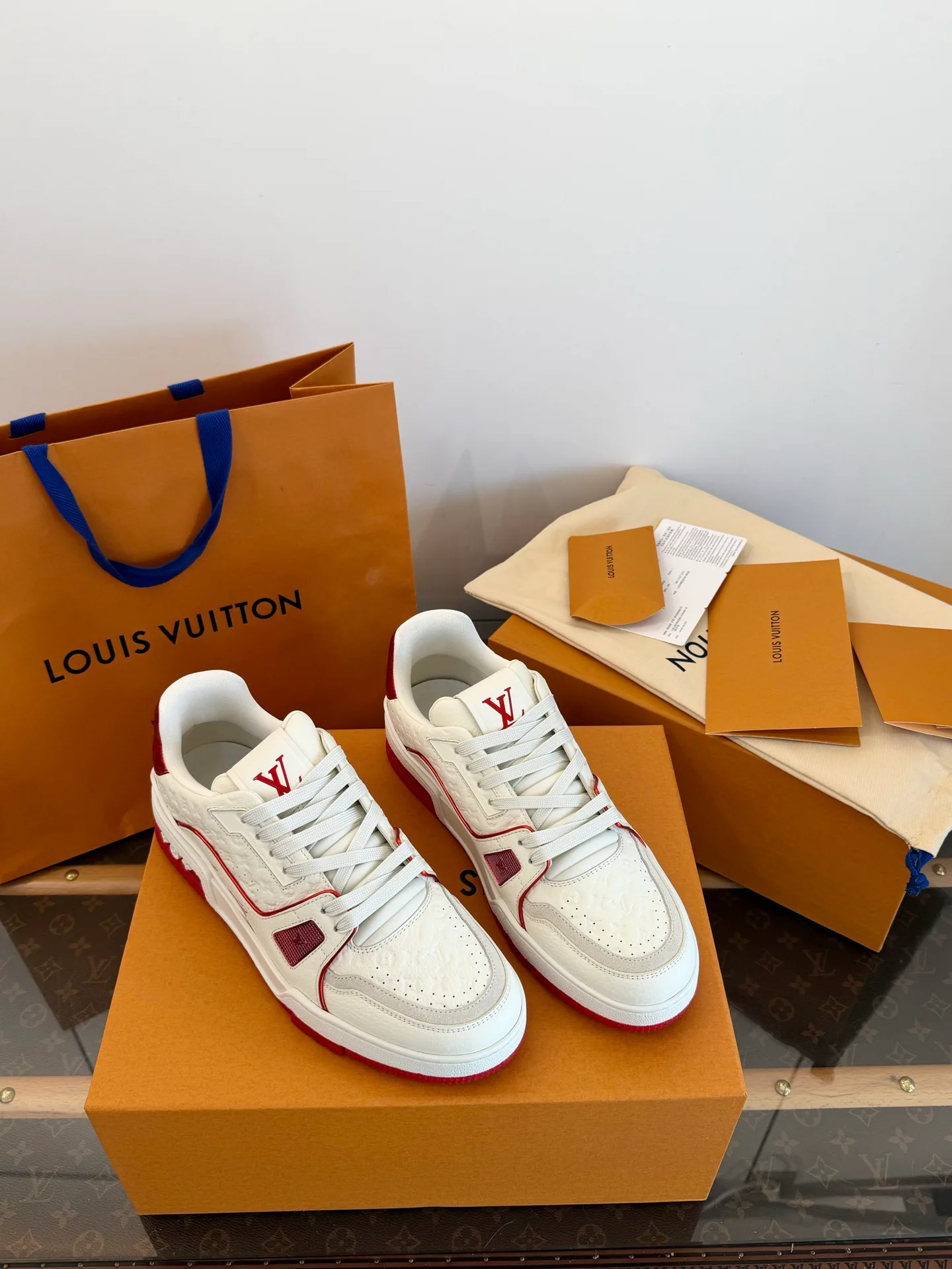Women's Sneakers LOUIS VUITTON 18547388