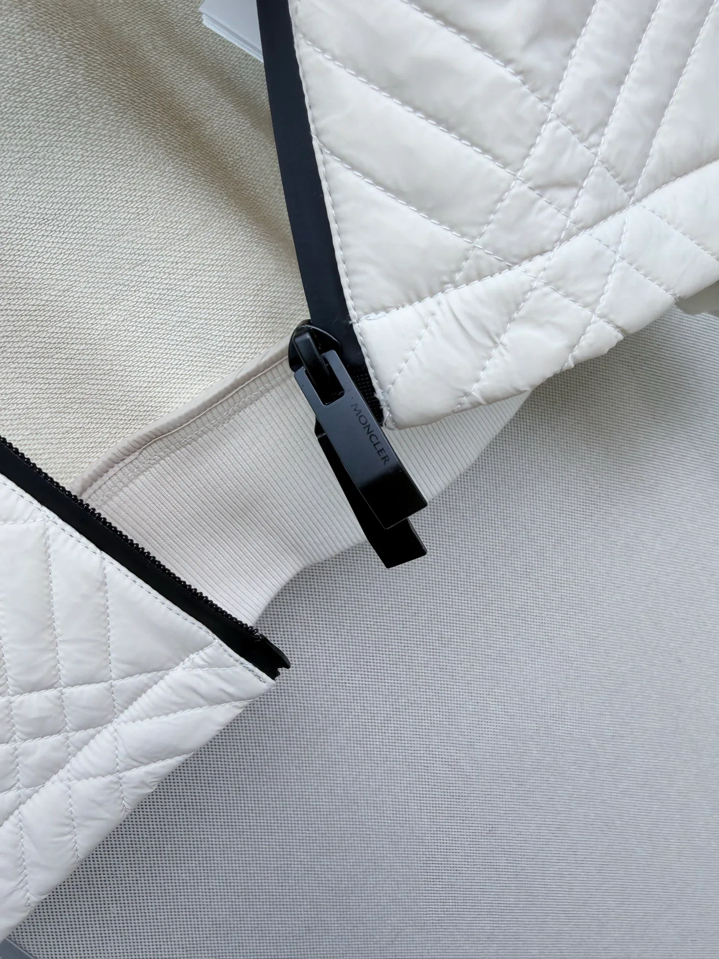 Women's Jackets And Down Jackets MONCLER 18506404