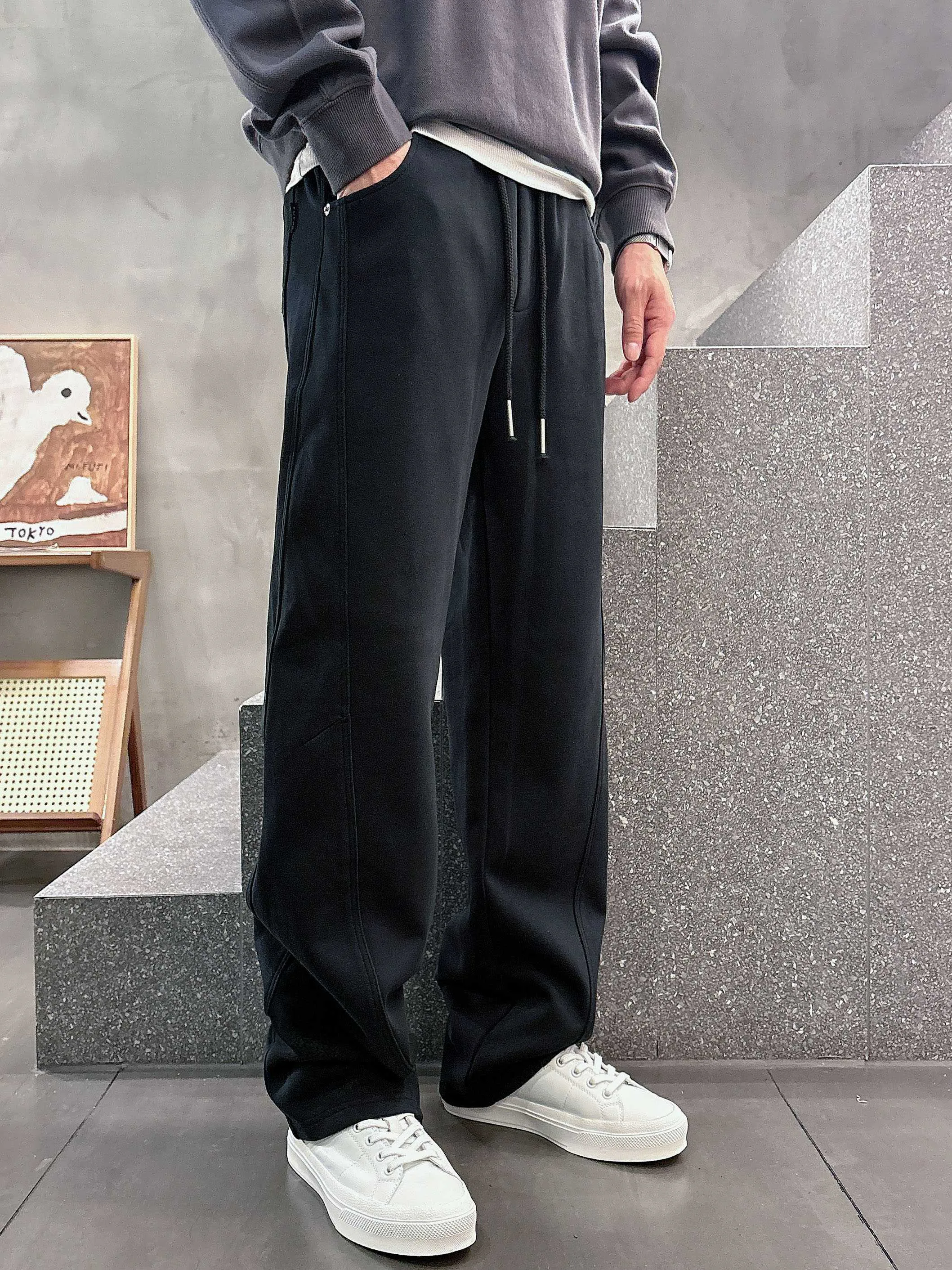 Men's Trousers PRADA 18368700