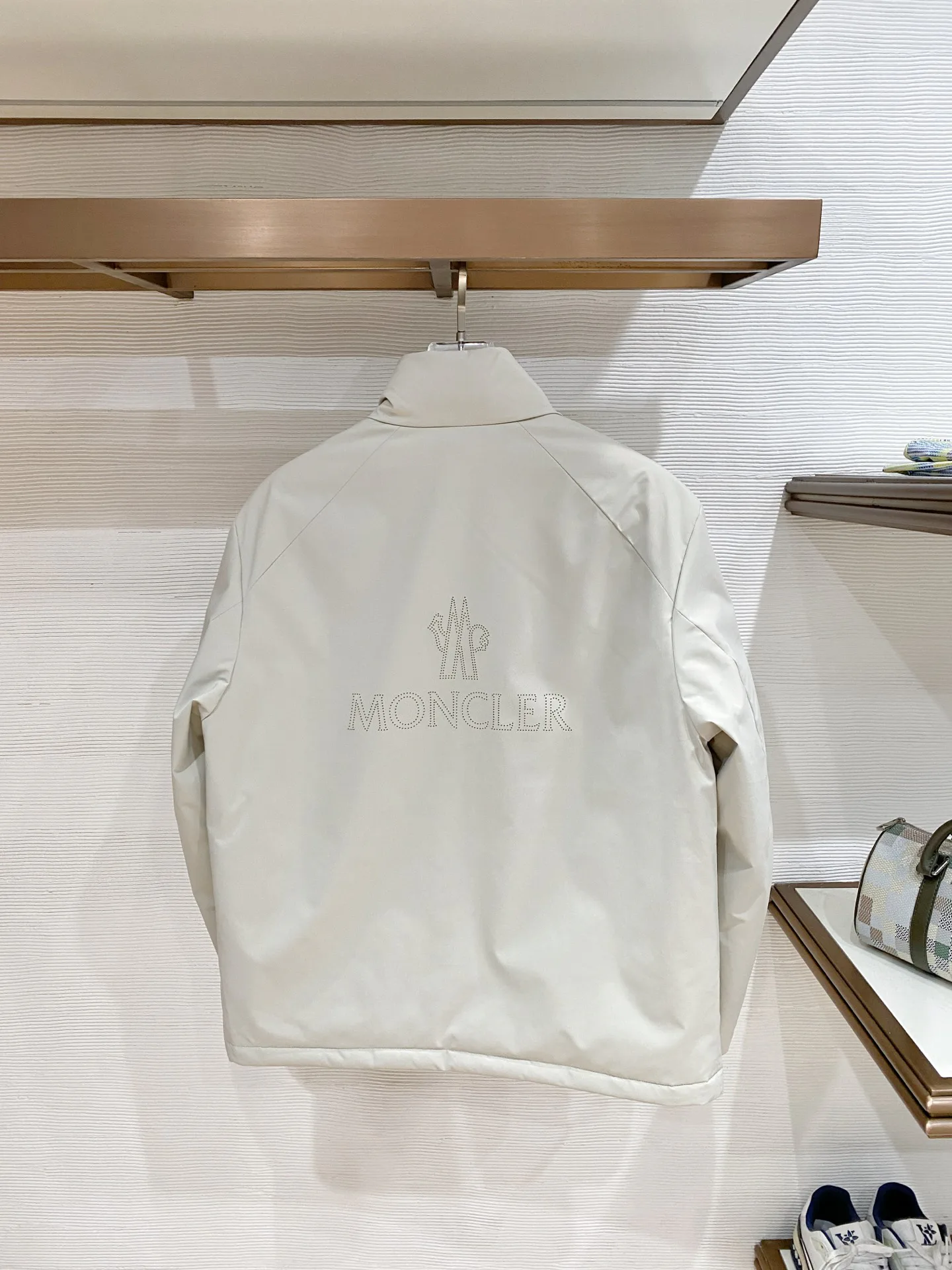 Men's Jackets And Down Jackets MONCLER 18374658