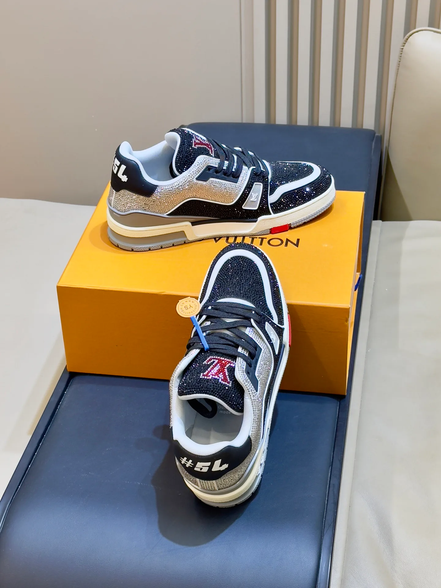 Women's Sneakers LOUIS VUITTON 18073555