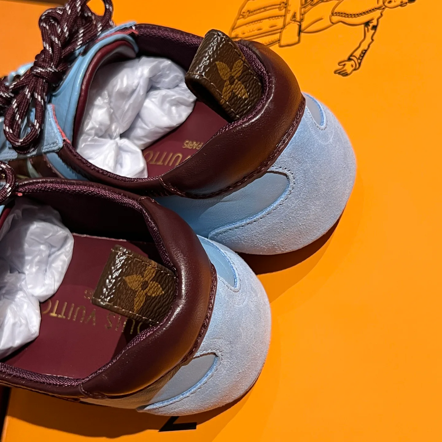 Women's Sneakers LOUIS VUITTON 18194163
