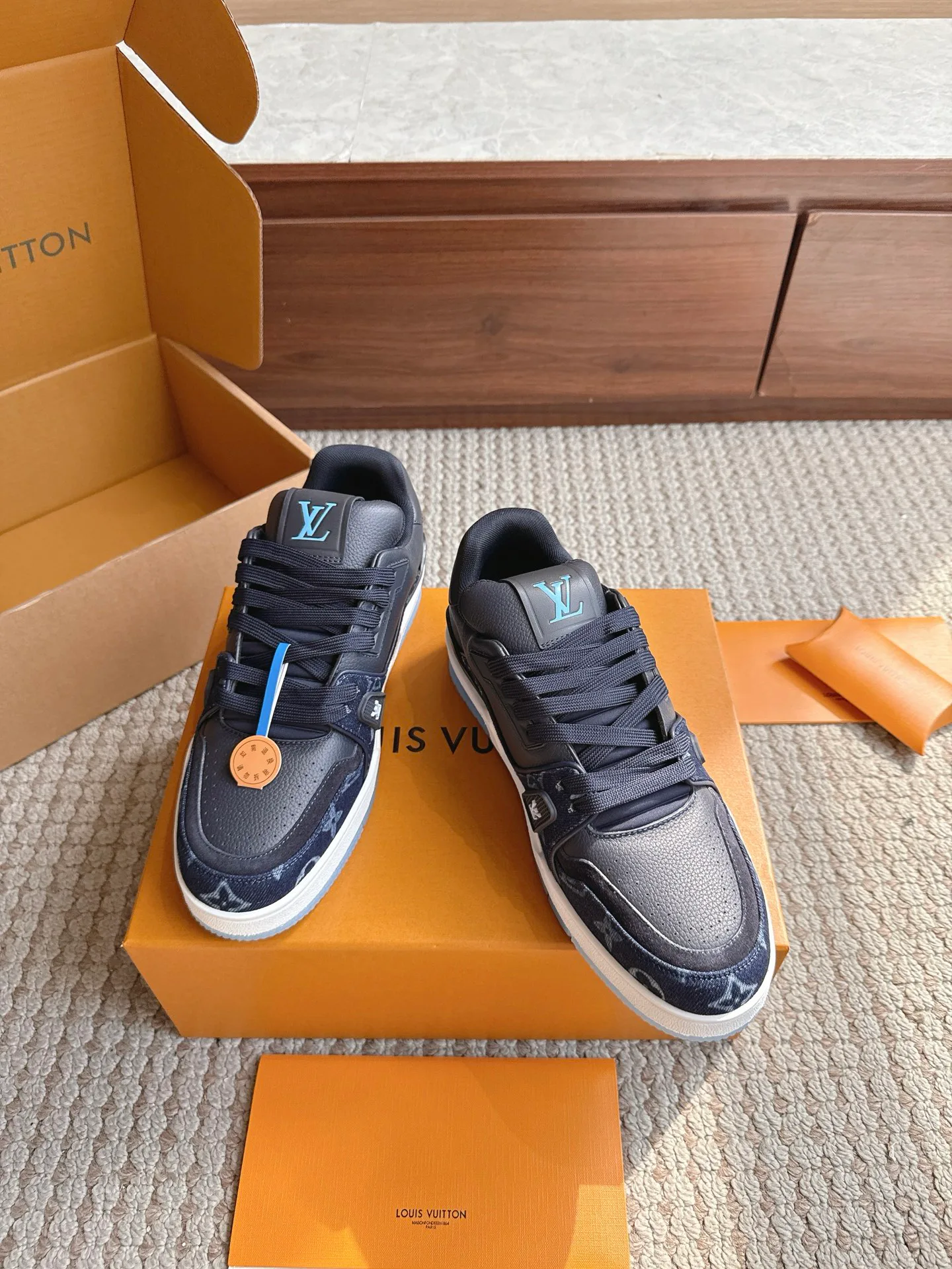 Men's Sneakers LOUIS VUITTON 17477019