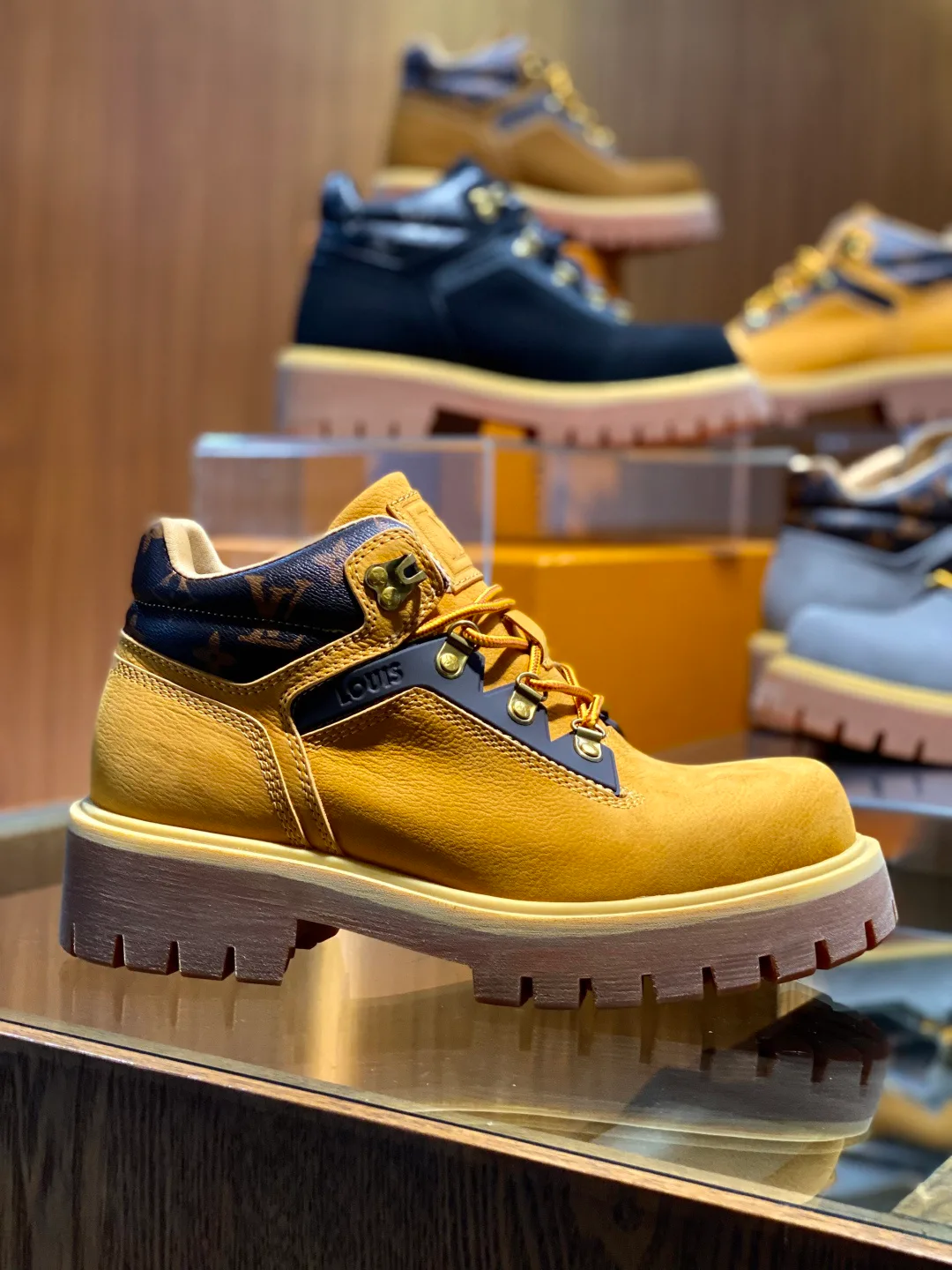 Men's Ankle Boots LOUIS VUITTON 18363480