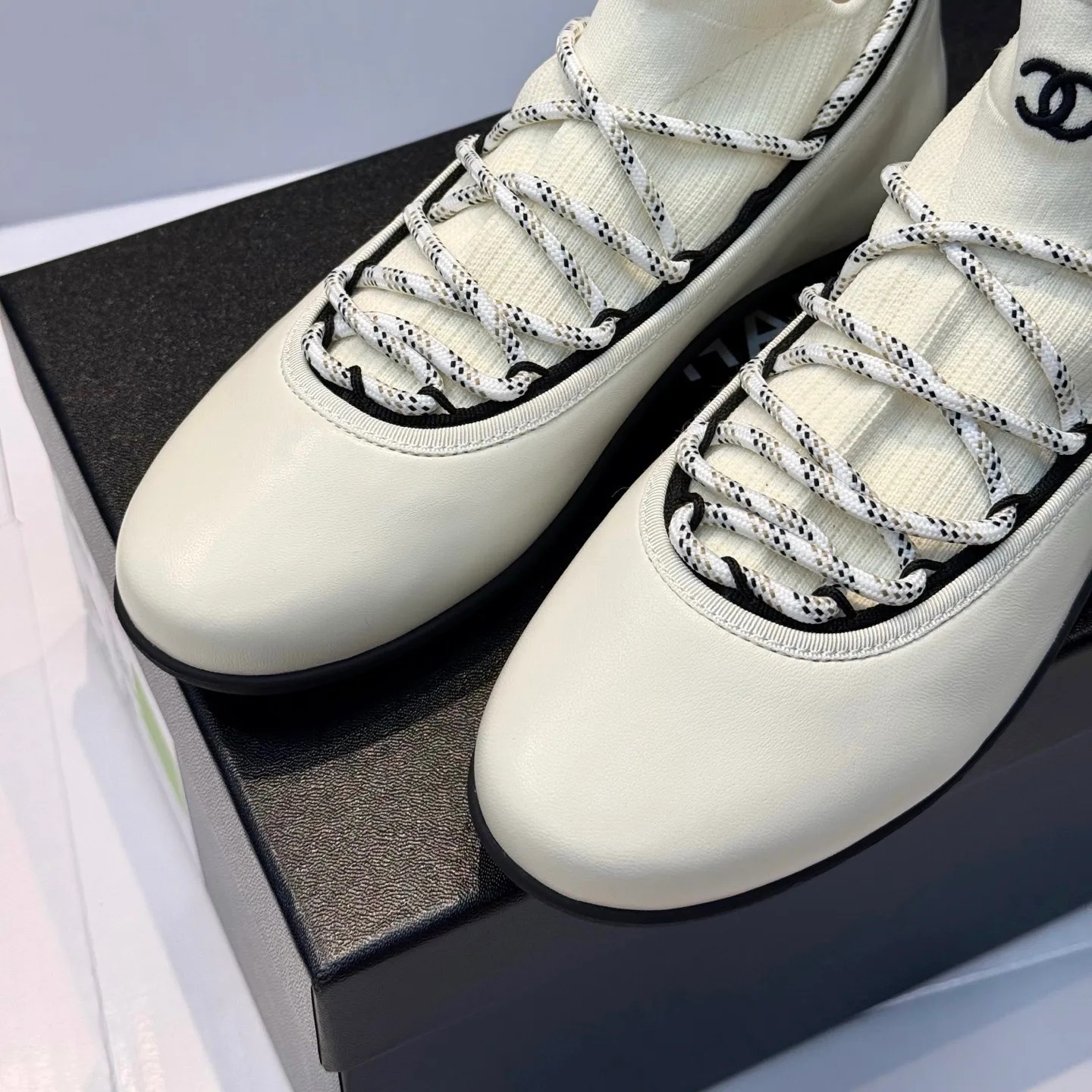 Women's Sneakers CHANEL 18122006