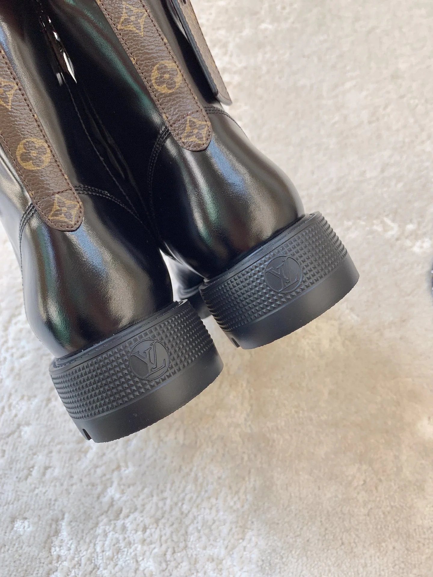 Women's Ankle Boots LOUIS VUITTON 18365556
