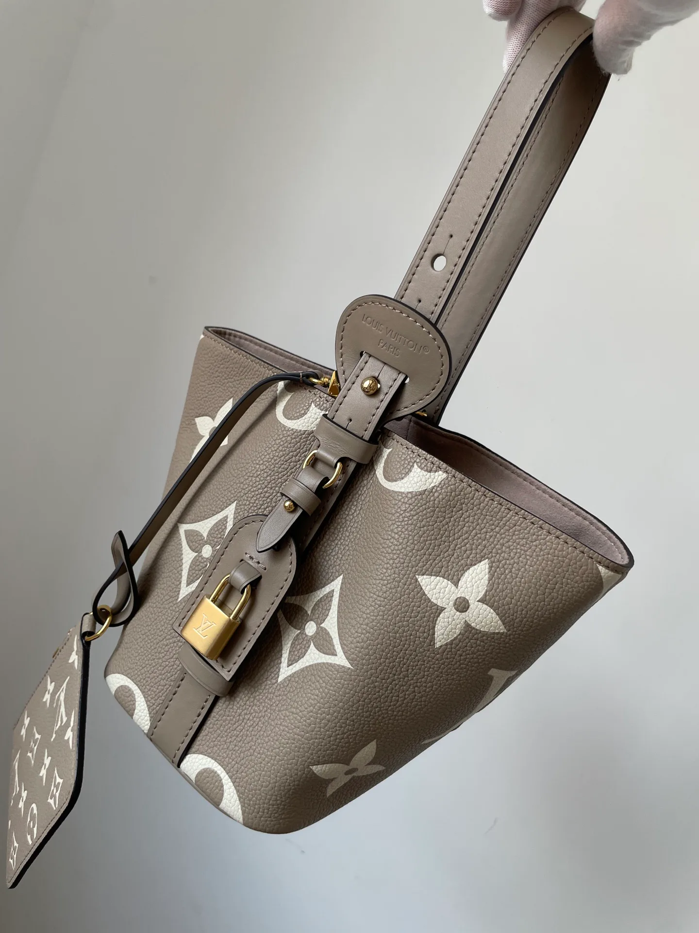 Women's Classic Handbags LOUIS VUITTON 18376554