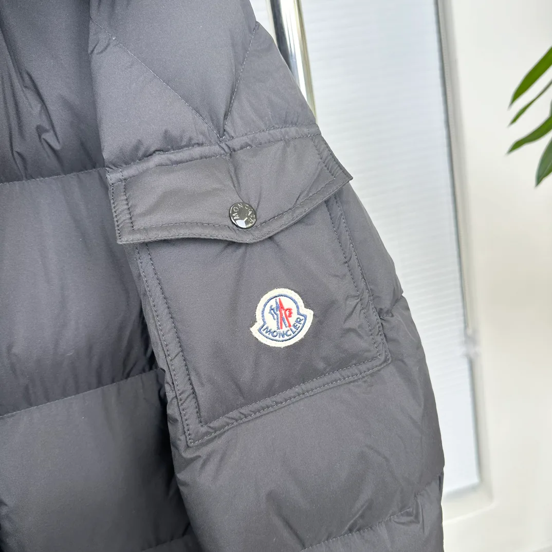 Women's Jackets And Down Jackets MONCLER 18415699
