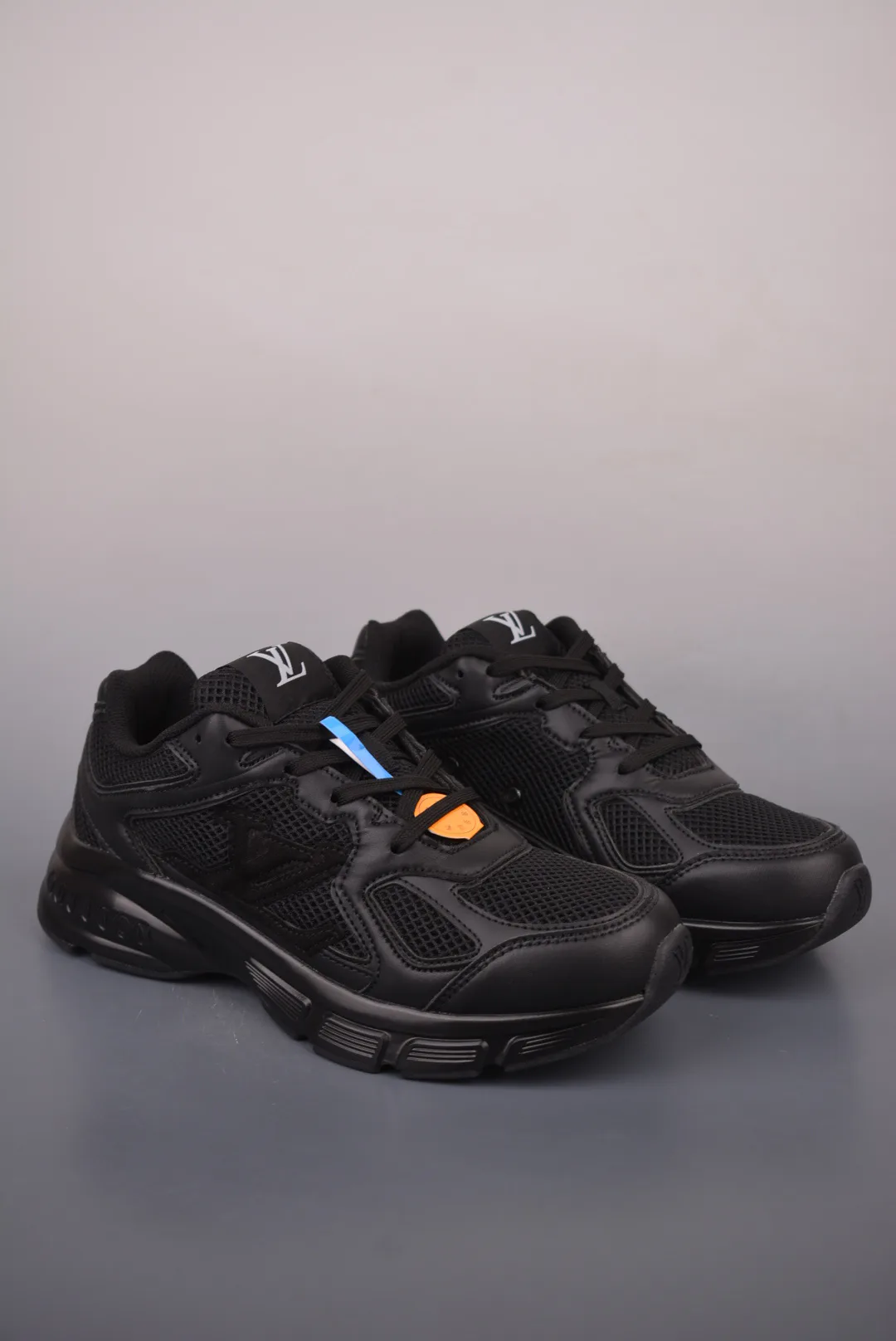 Men's Sneakers LOUIS VUITTON 17429976