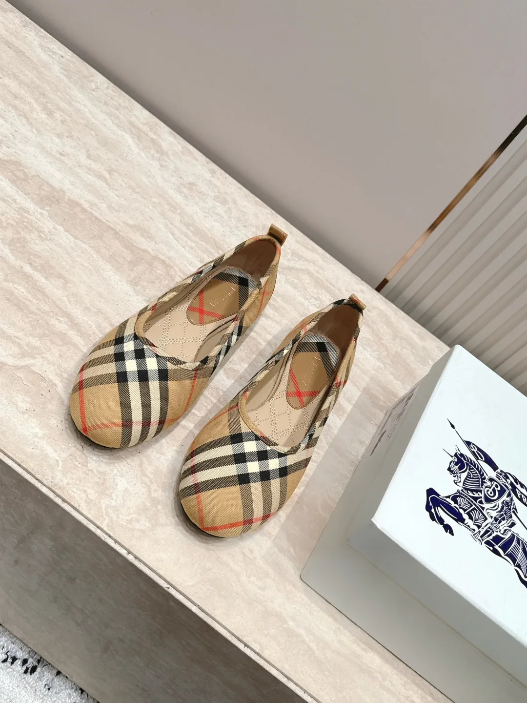 Women's Ballet Flats BURBERRY 17946302