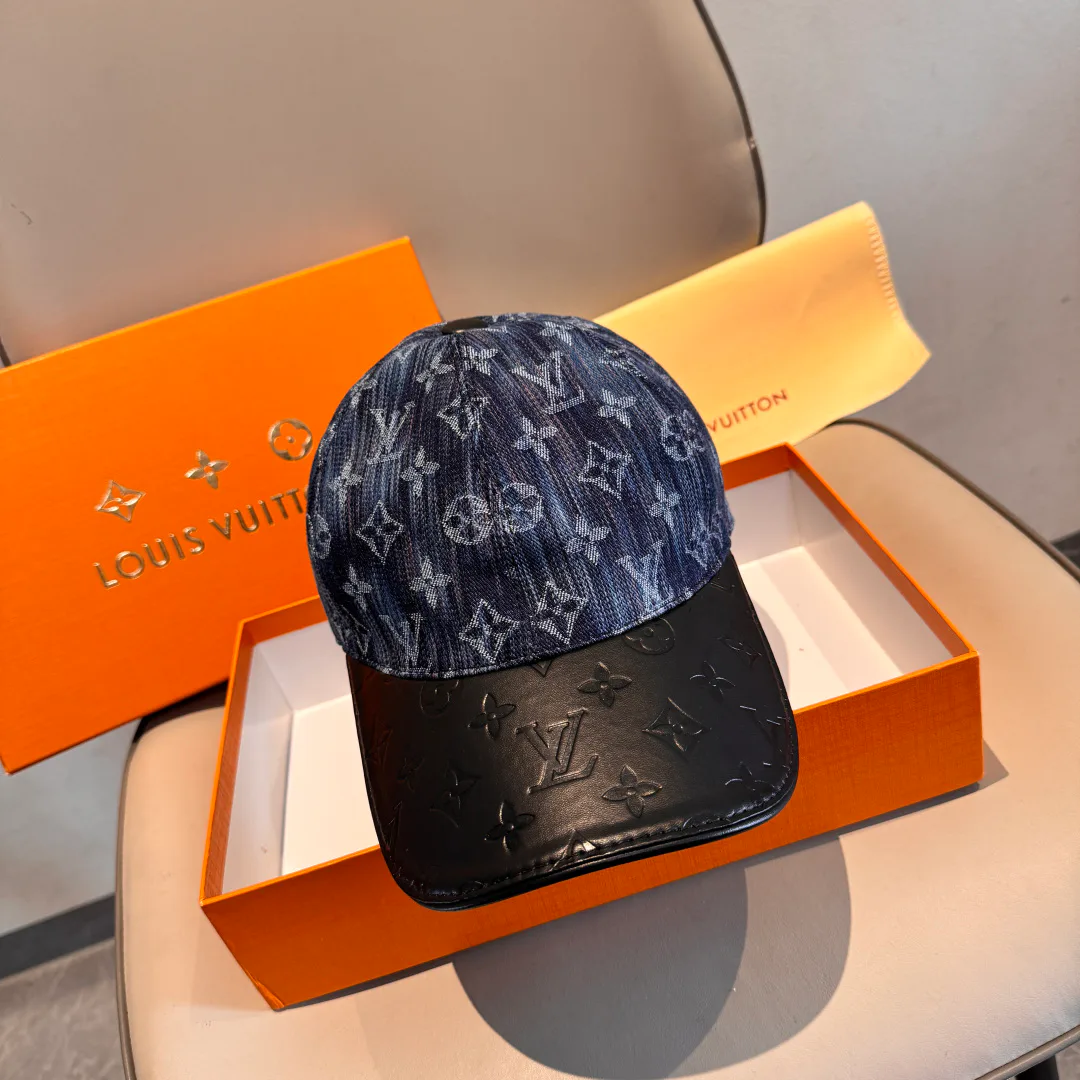 Hats LOUIS VUITTON 18105296