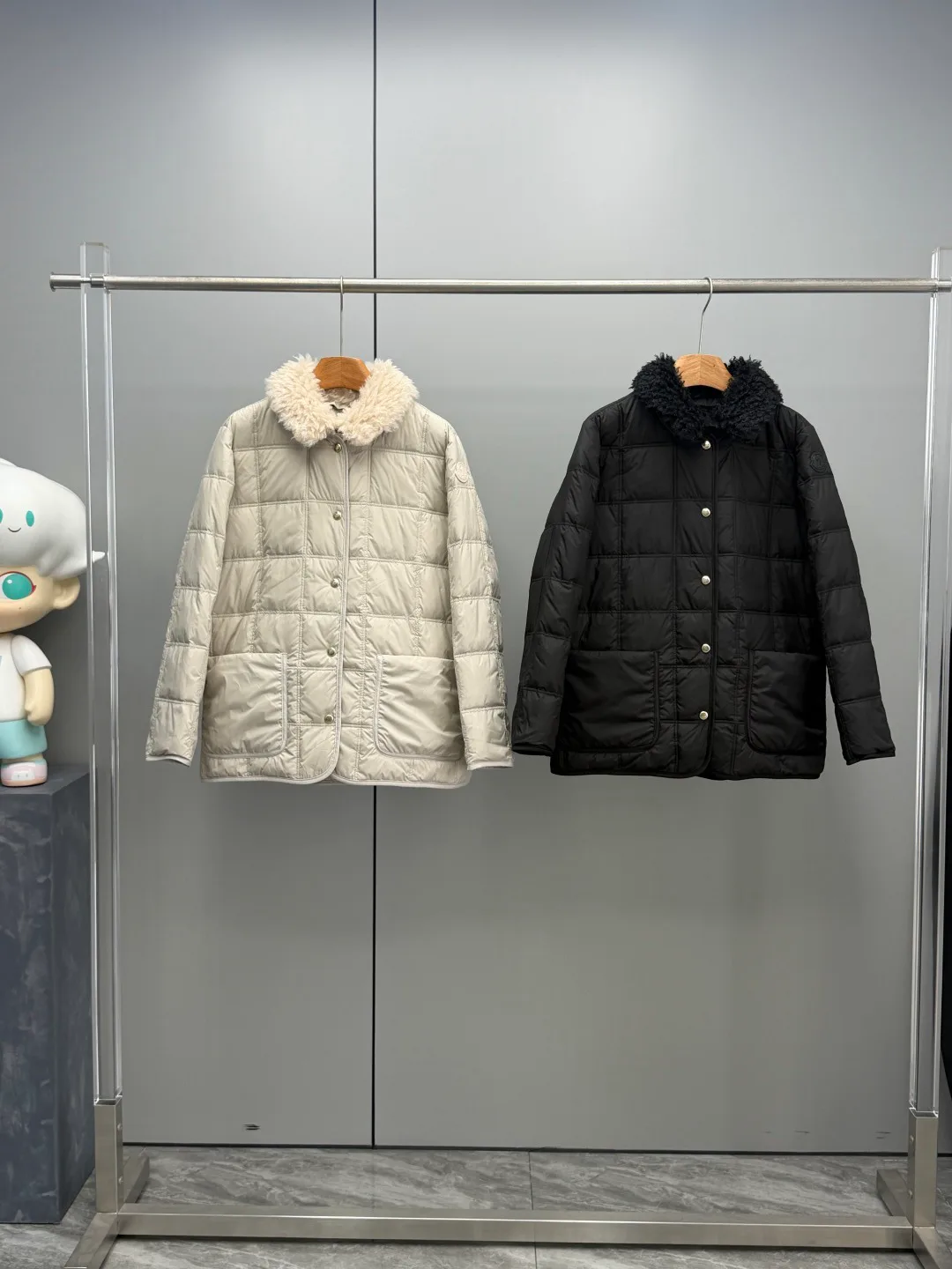 Women's Jackets And Down Jackets MONCLER 17892327