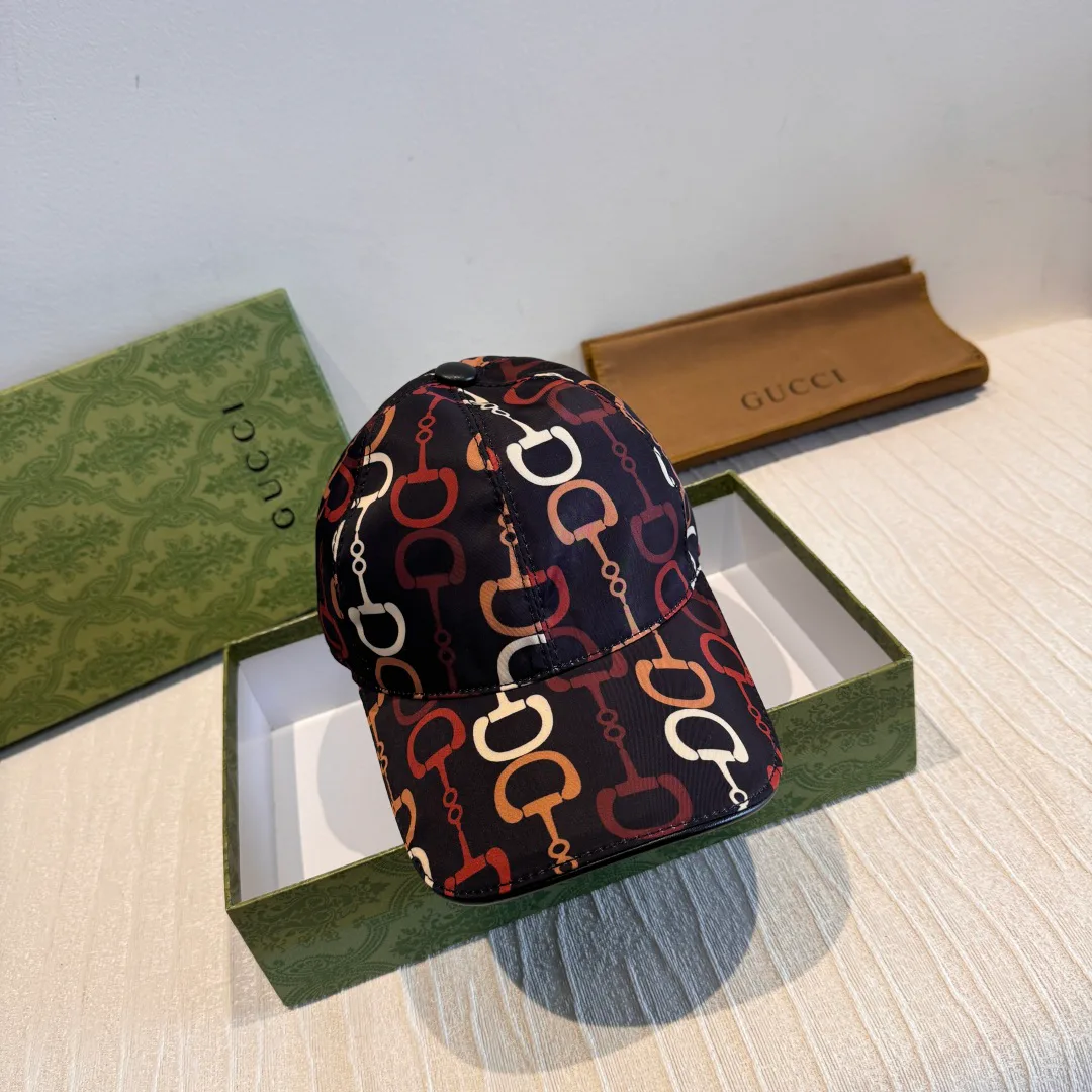 Hats GUCCI 18105281