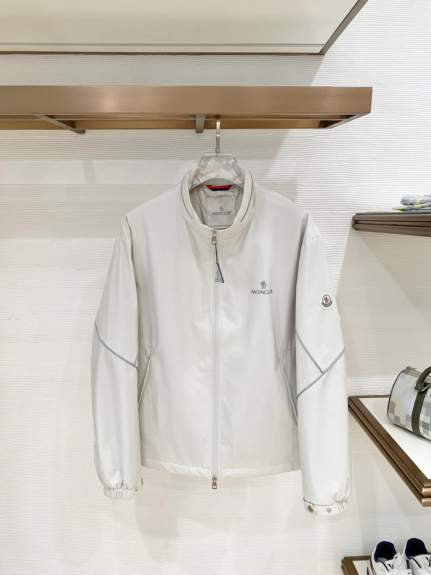 Куртки И Пуховики Мужские Moncler 18618728