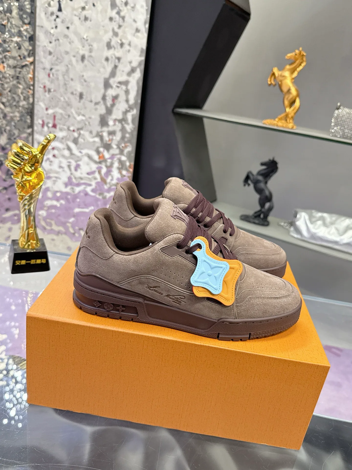Women's Sneakers LOUIS VUITTON 17530411