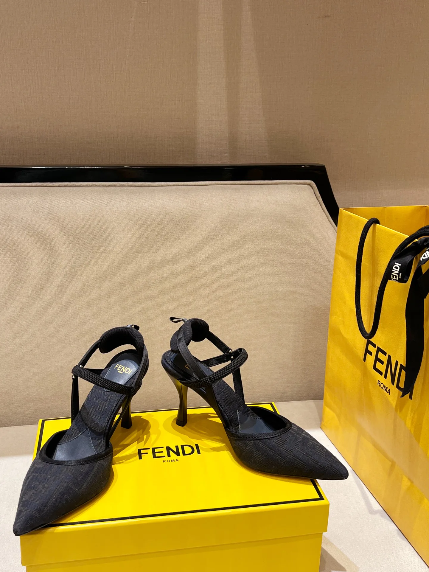 Women's Heels FENDI 17392051
