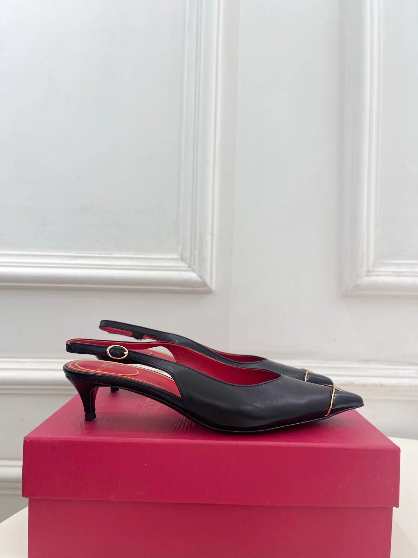 Women's Open-Toe Sandals VALENTINO 17482673