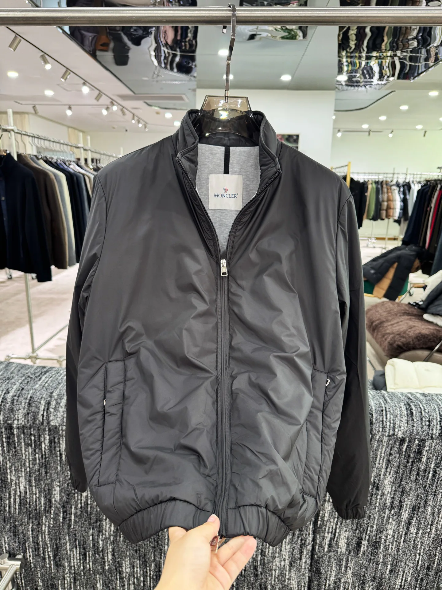 Men's Jackets And Down Jackets MONCLER 18084256