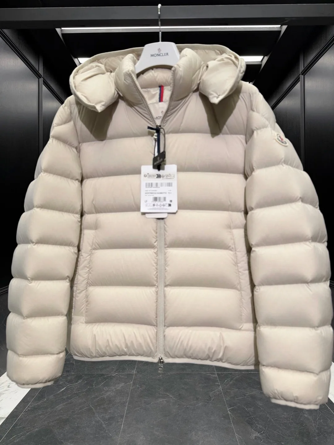 Куртки И Пуховики Мужские Moncler 18607037