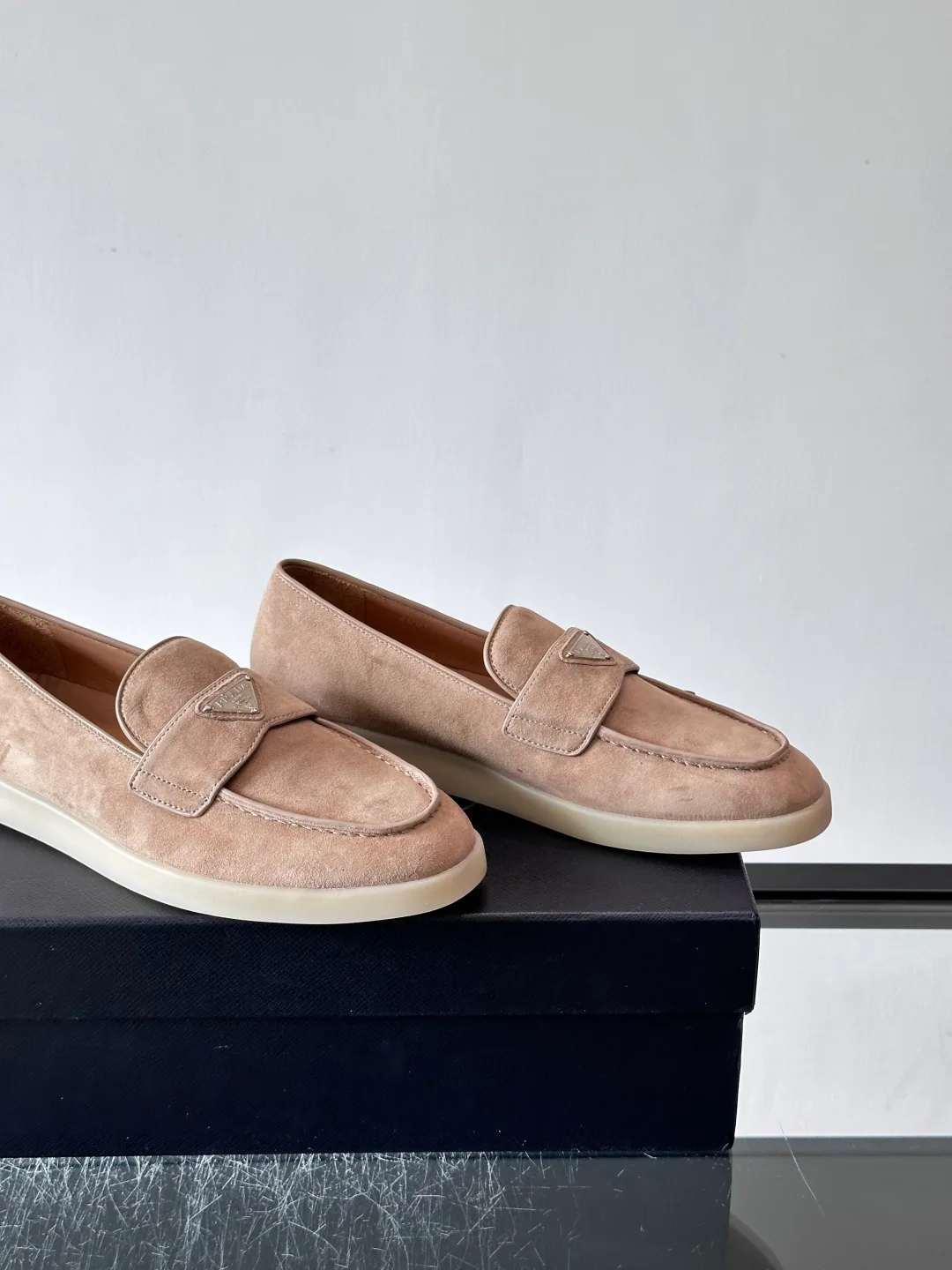 Men's Loafers And Dress Shoes PRADA 18119023