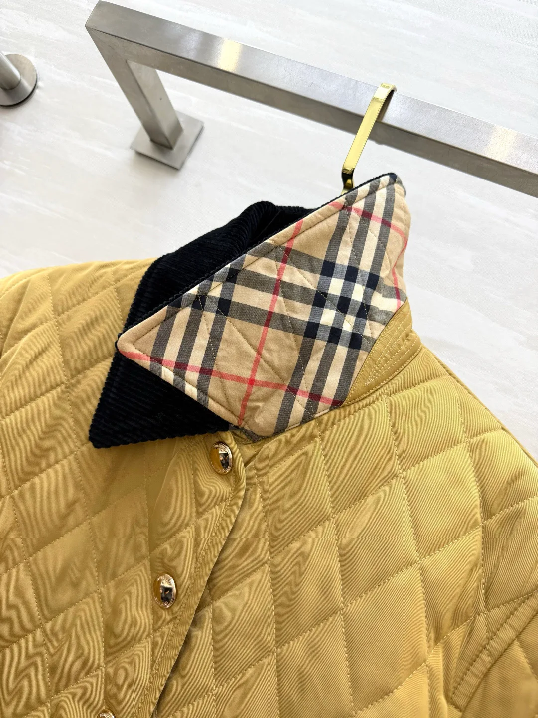 Women's Jackets And Down Jackets BURBERRY 18478809