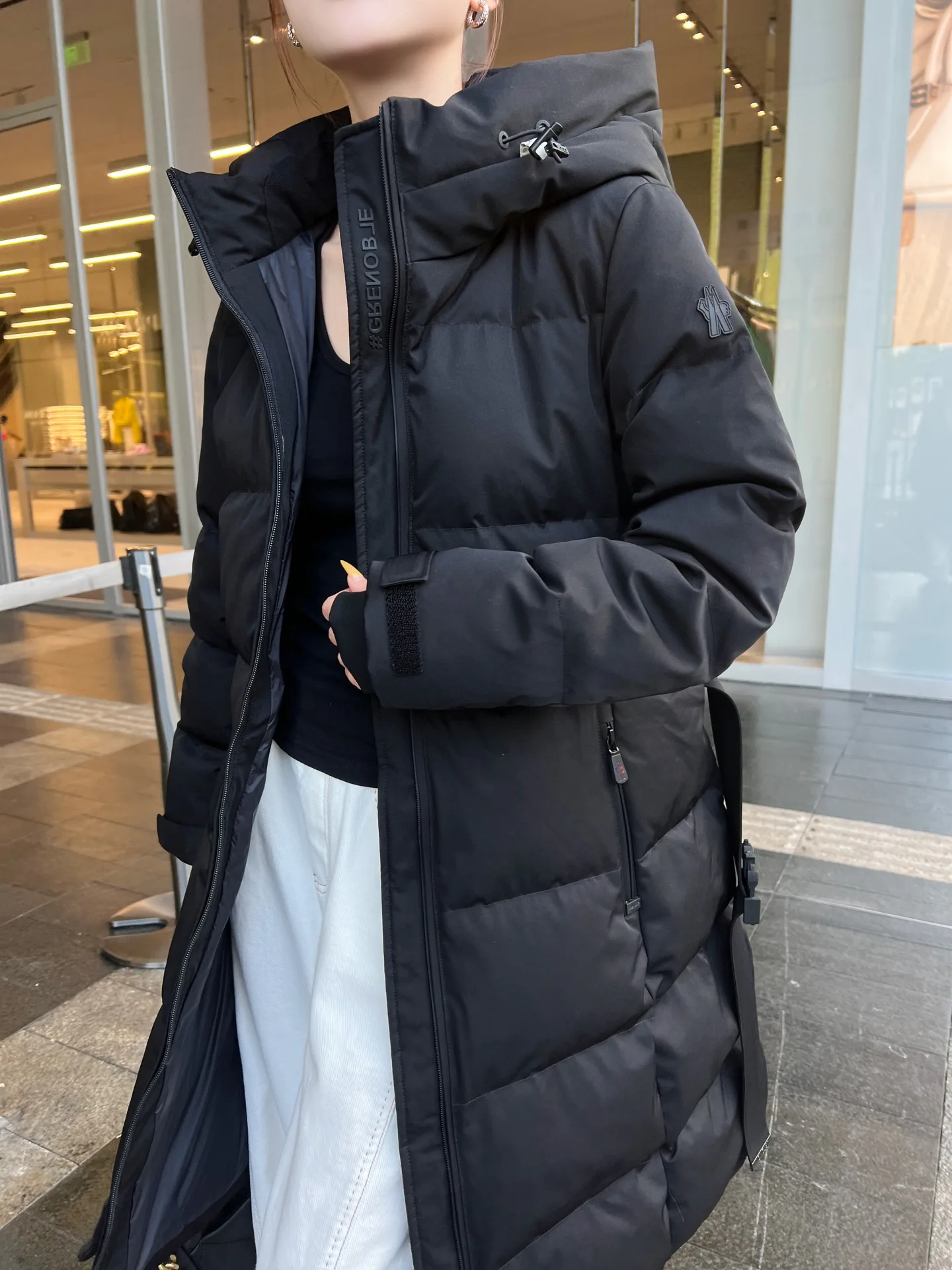 Women's Jackets And Down Jackets MONCLER 18402390