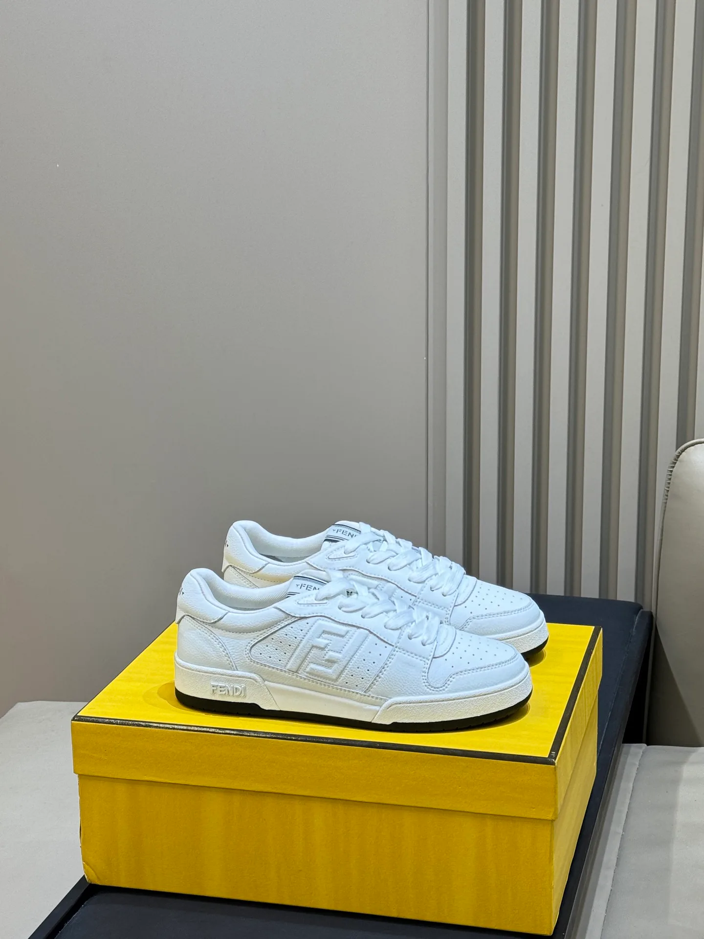 Women's Sneakers FENDI 18073186
