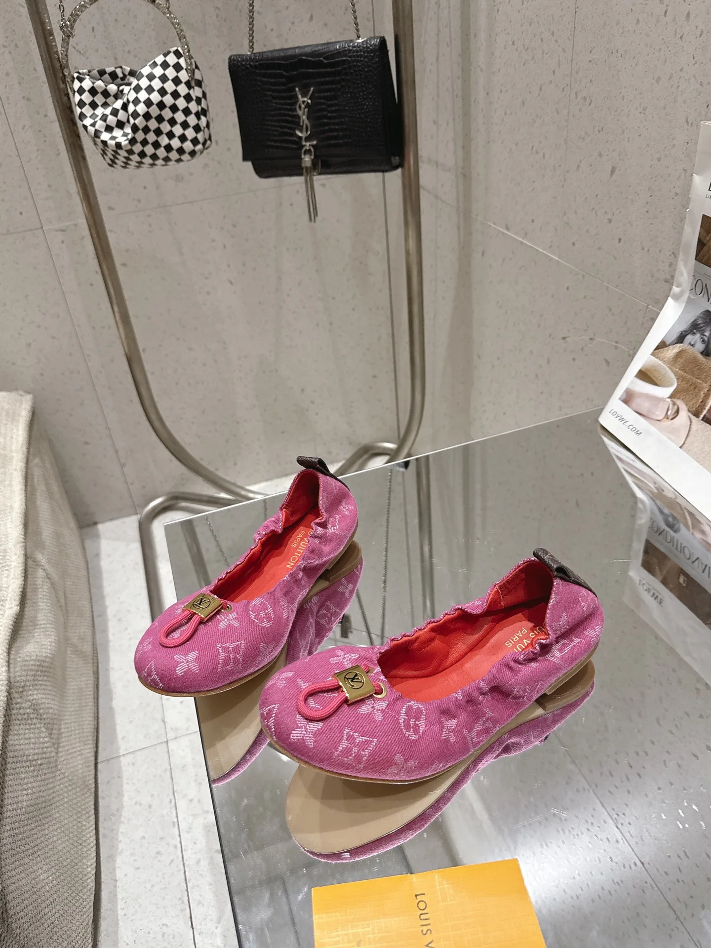 Women's Ballet Flats LOUIS VUITTON 17524758