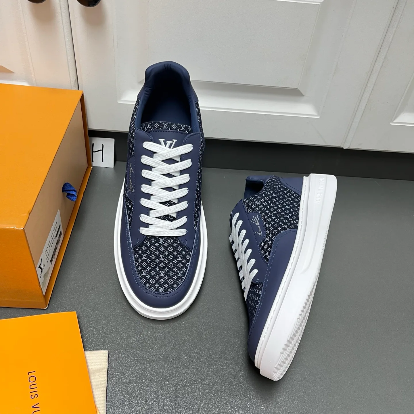 Men's Sneakers LOUIS VUITTON 18500168